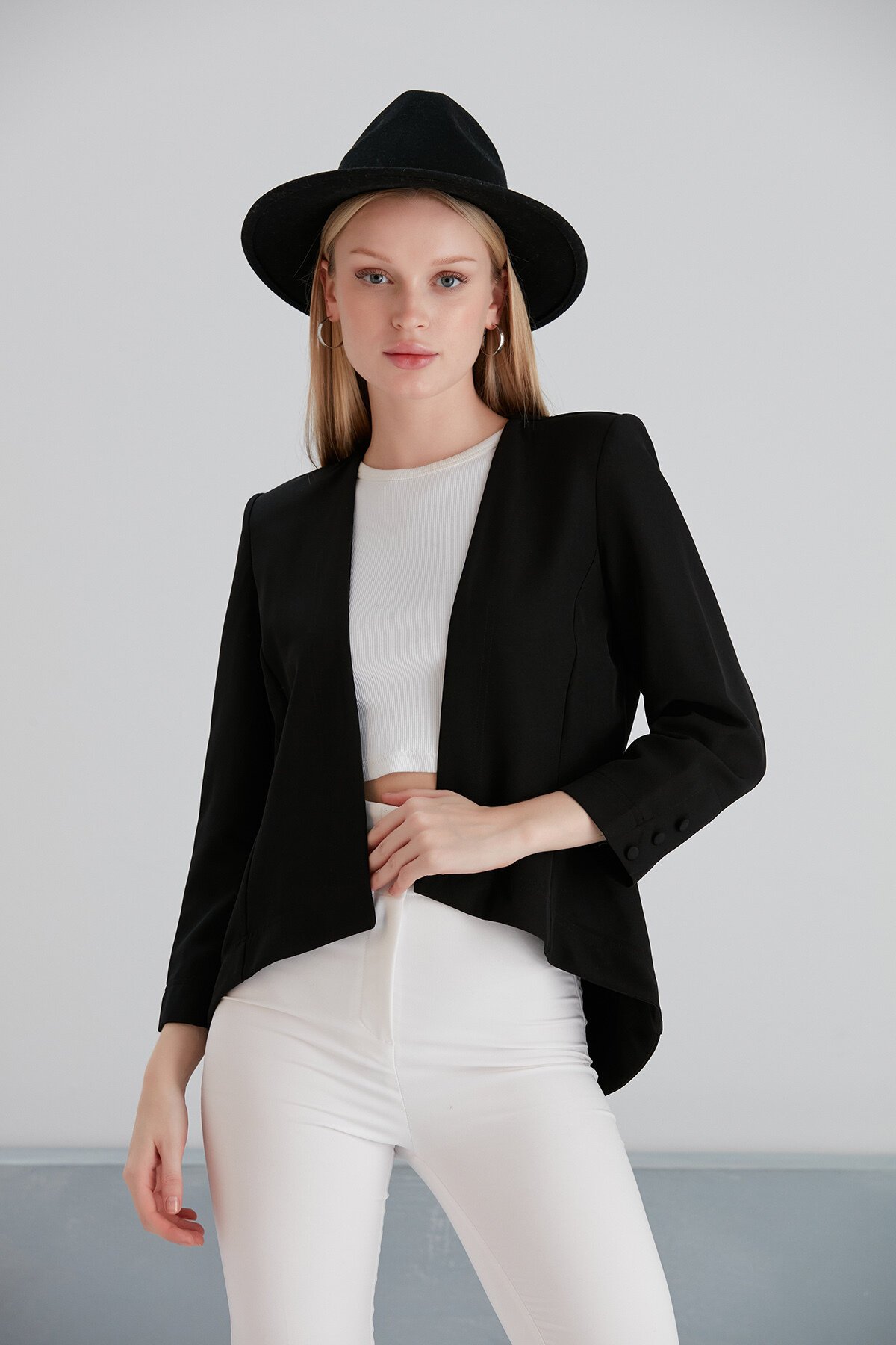 Kadın Asimetrik Kesim Truvakar Kol Tasarım Spor Şık Siyah Kumaş Blazer Ceket