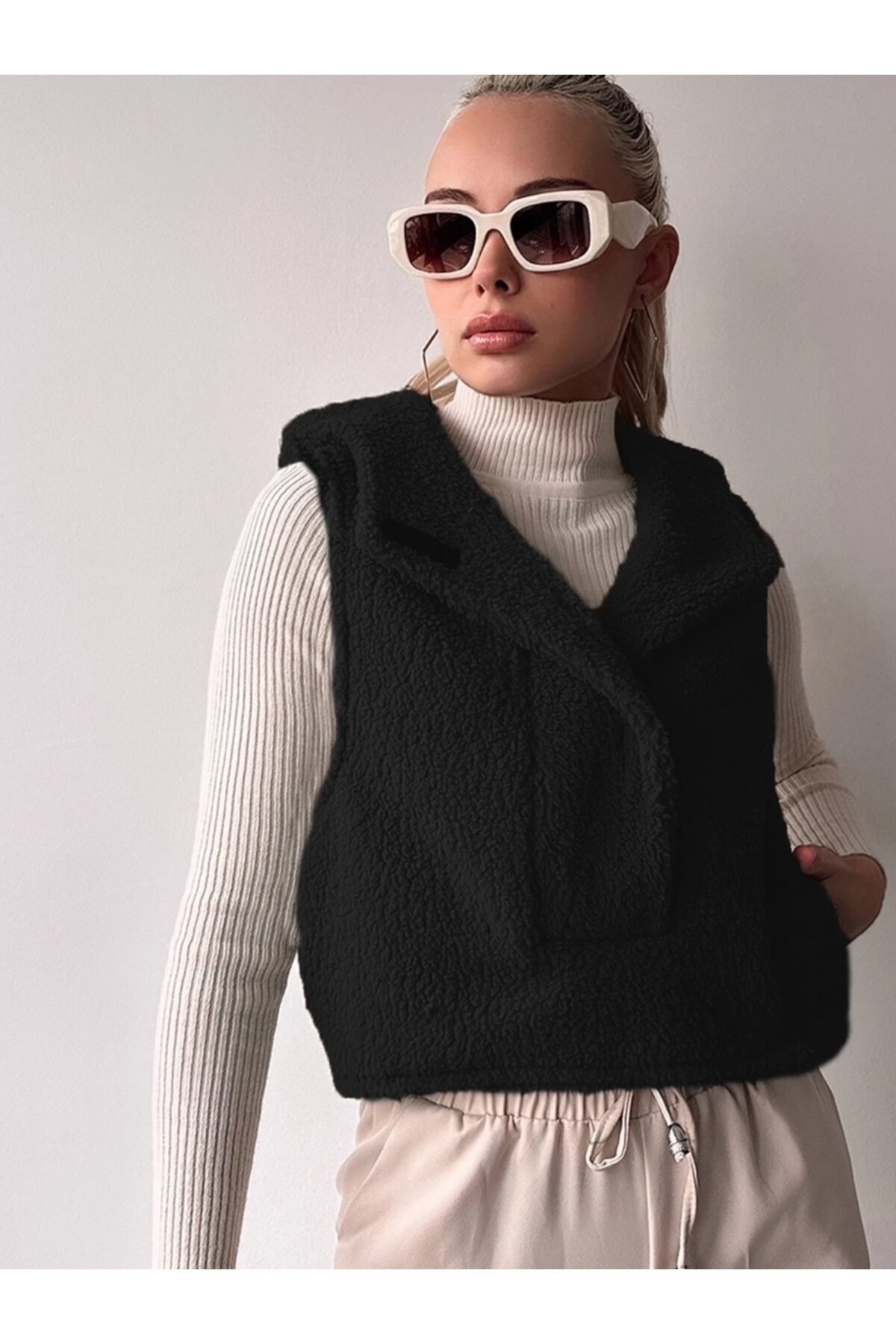 Kadın Kapüşonlu Cepli Tasarım Yaka Spor Şık Peluş Yelek