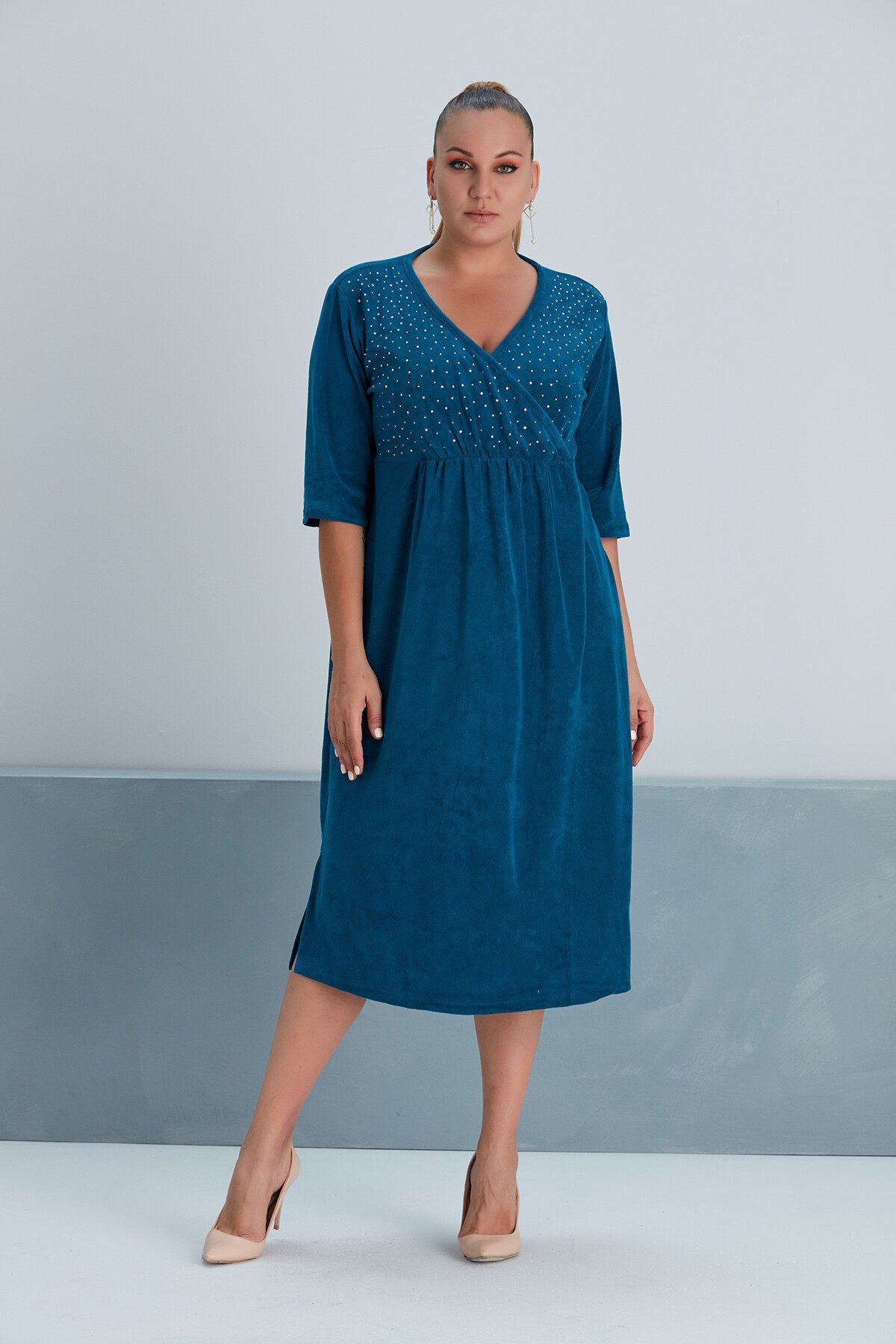 Kadın Kruvaze Yaka Taş Detaylı Uzun Büyük Beden Curve Ev Plaj Havlu Elbisesi