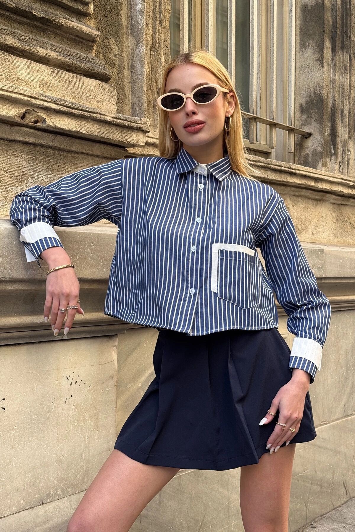 Kadın Özel Tasarım Çizgi Garni Crop Boy Uzun Kol Çift Manşetli Bluz Kısa Gömlek