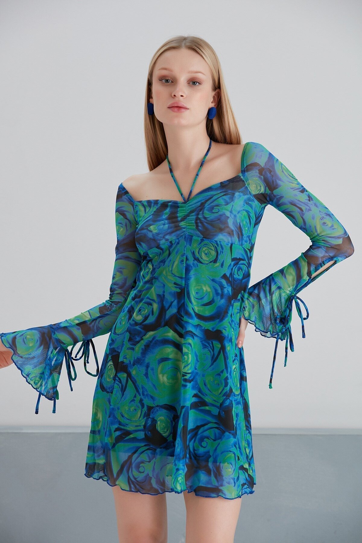 Kadın Sırt Dekolteli Desenli Tül Spor Şık Kol Detaylı Yaka Büzgülü Mavi Elbise