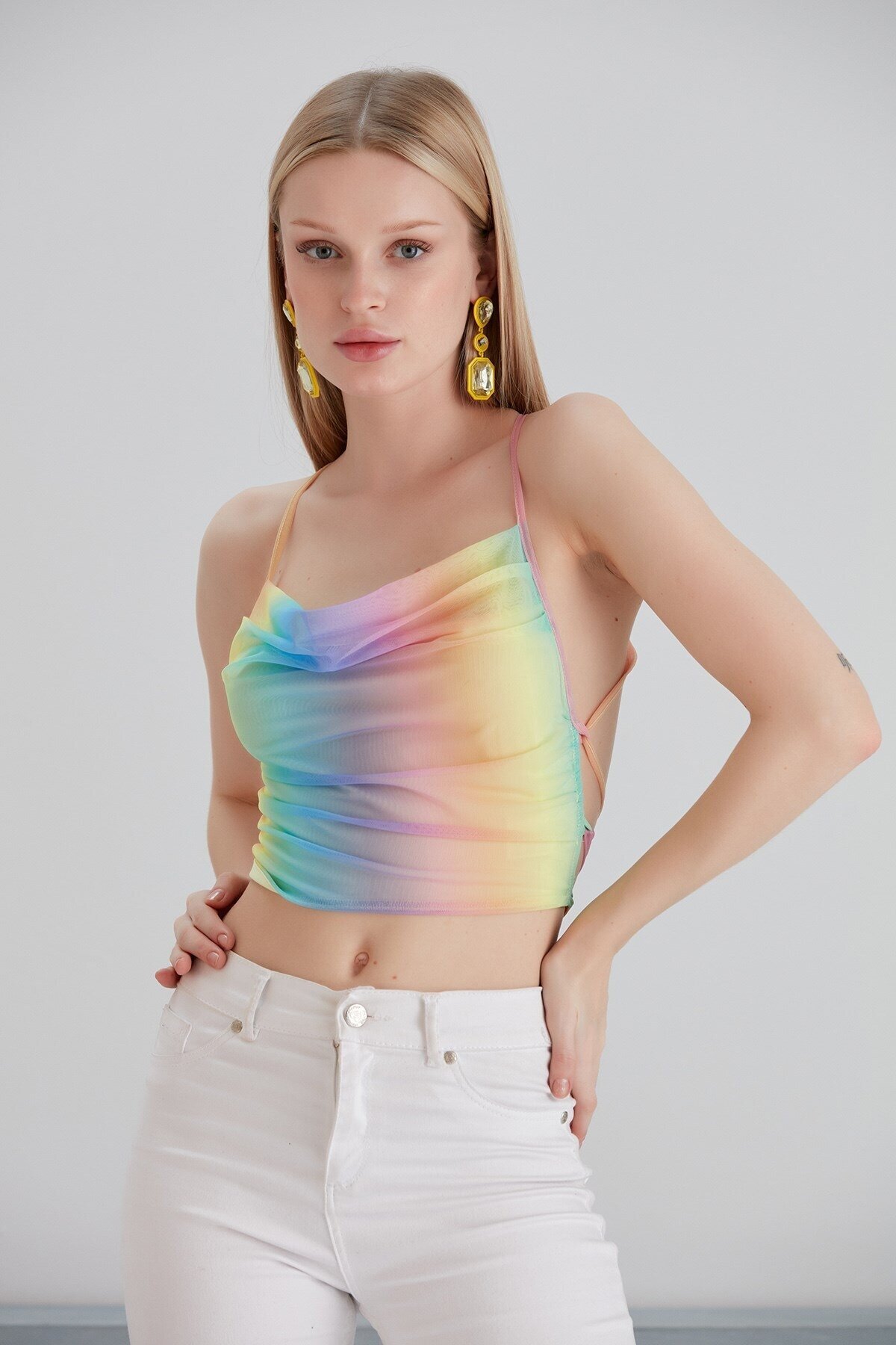 Kadın Sırtı Açık Bağlamalı Tül Degaje Yaka Spor Şık Tasarım Gökkuşağı Croptop Büstiyer