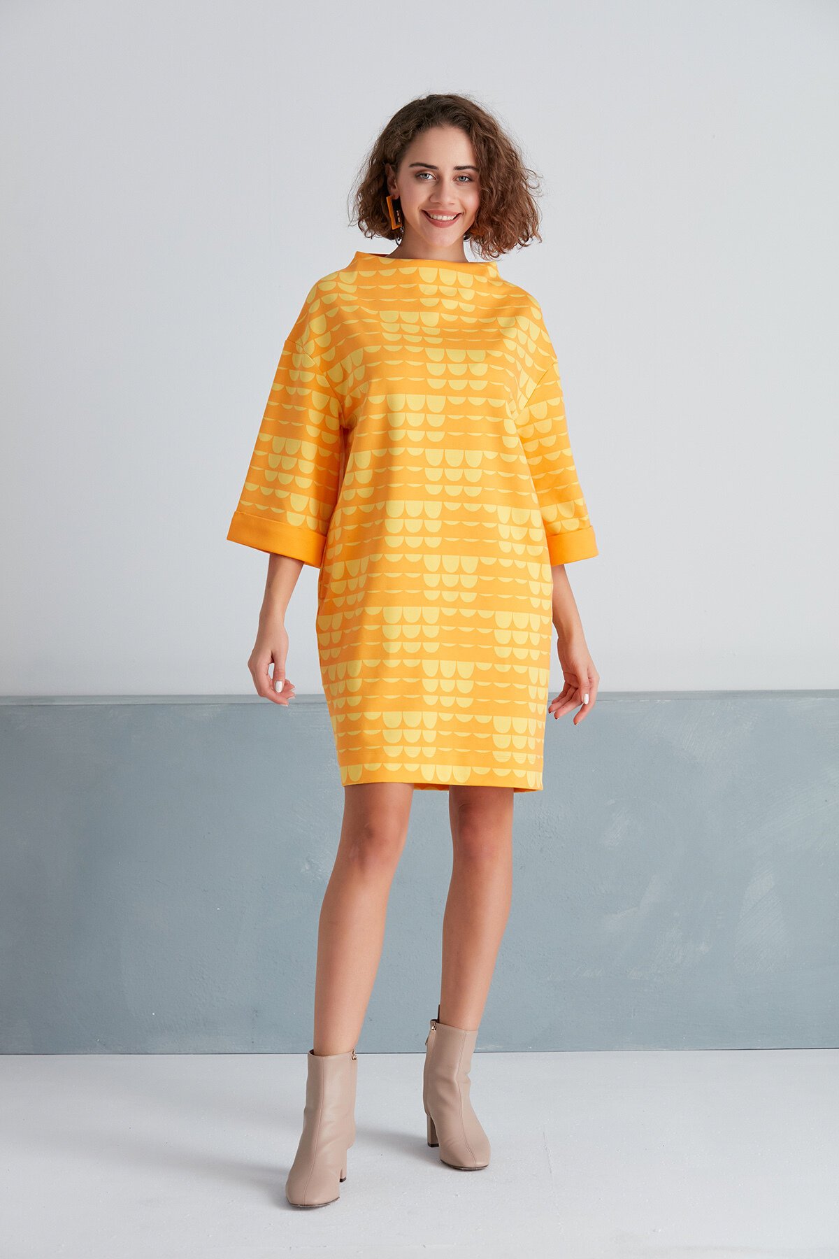 Kadın Turuncu Sarı Geometrik Desenli Oversize Büyük Beden Curve Spor Şık Elbise