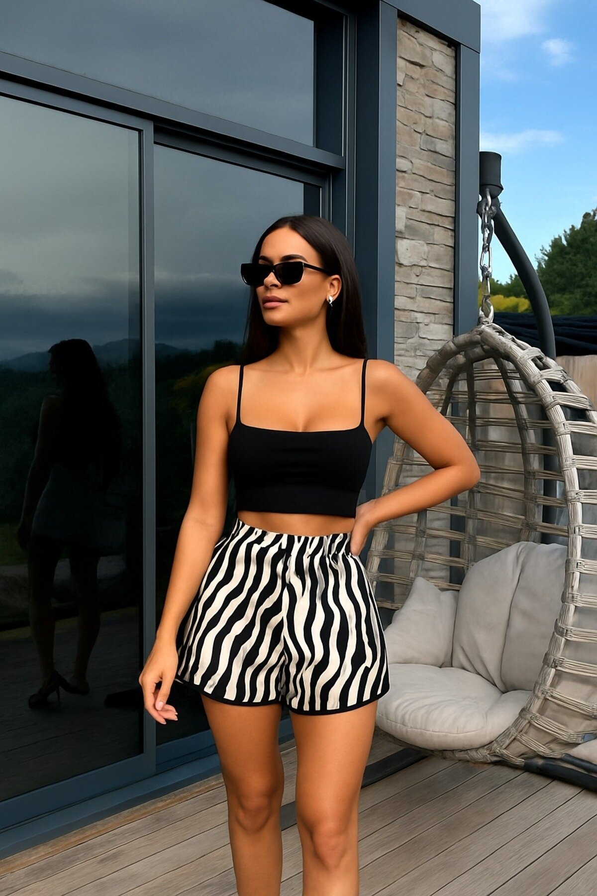 Kadın Yüksek Bel Beli Lastikli Desenli Etek Görünümlü Spor Şık Şort