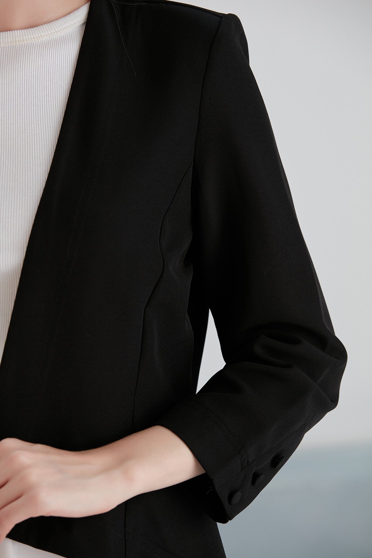 Kadın Asimetrik Kesim Truvakar Kol Tasarım Spor Şık Siyah Kumaş Blazer Ceket