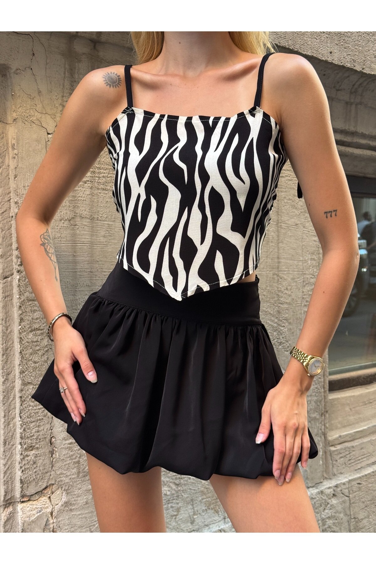 Kadın Askılı Arkadan Bağlamalı Asimetrik Kesim Yazlık Desenli Crop Top Spor Şık Bluz