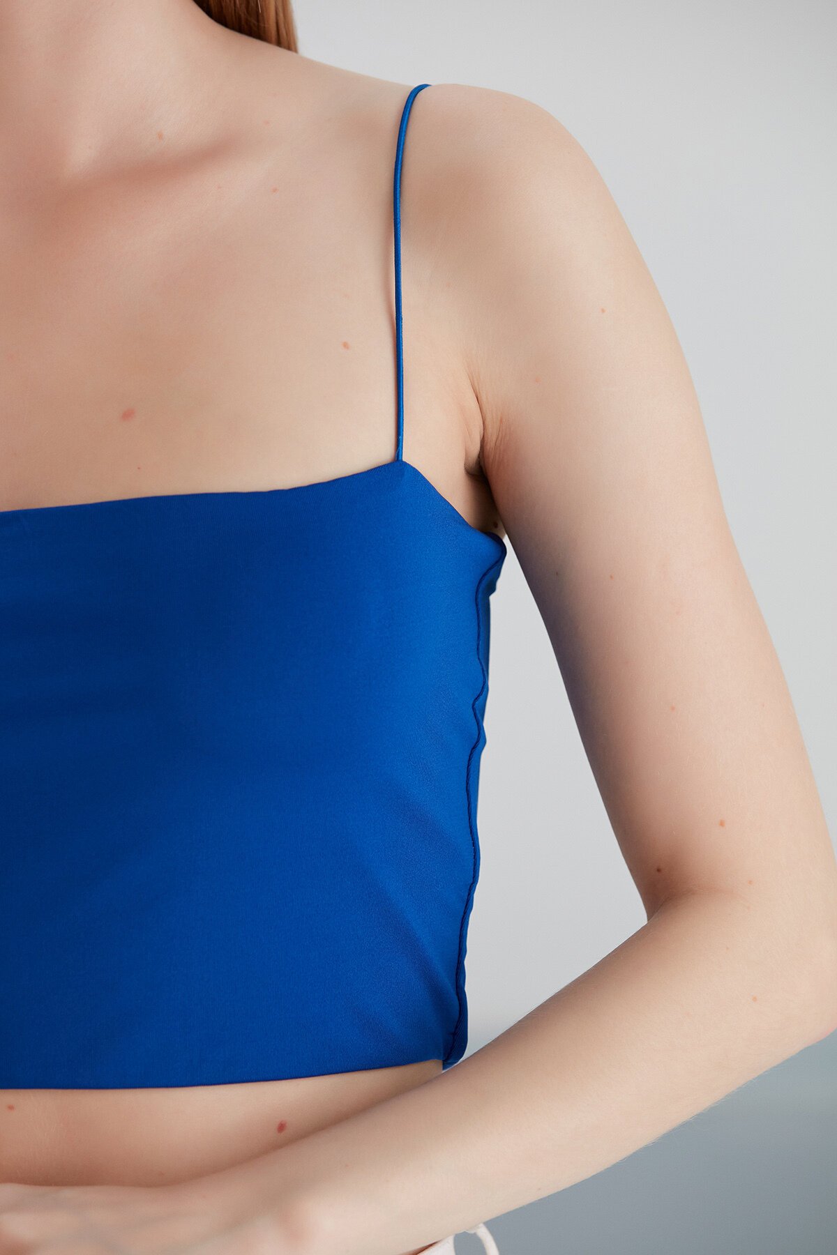 Kadın Askılı Şık Croptop Bluz