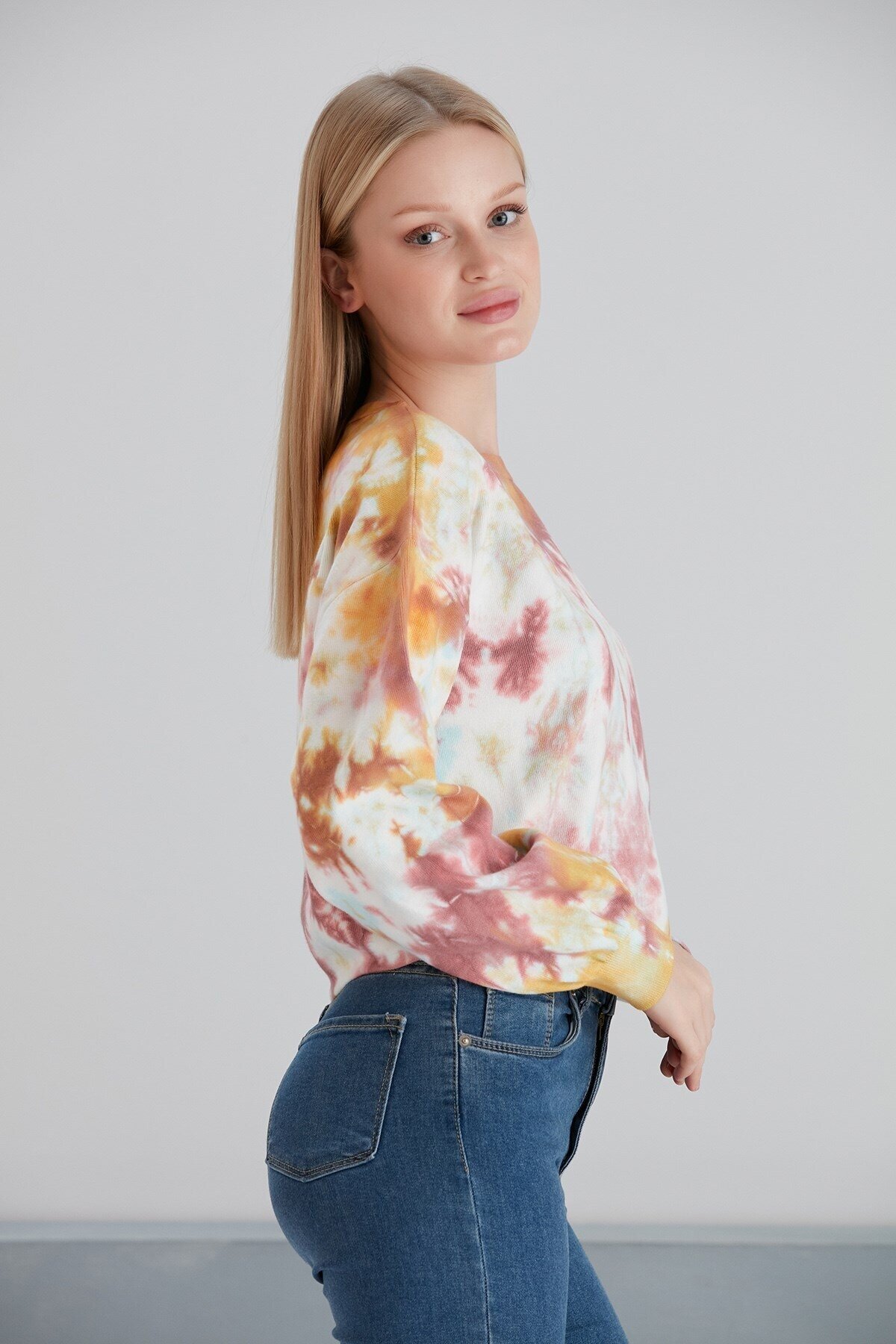 Kadın Batik Desen Crop Boy Sarı Pembe Bej Triko Kazak