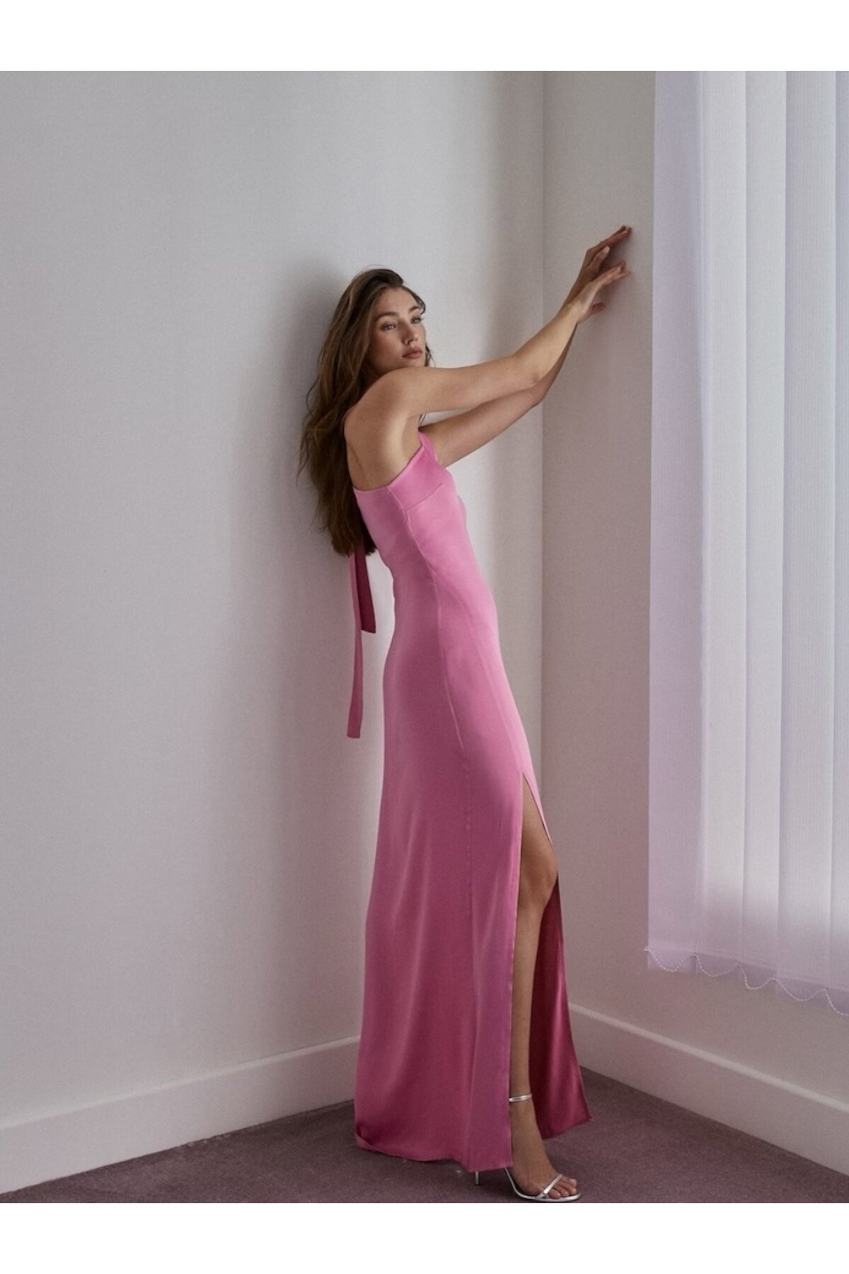 Kadın Boyundan Bağlamalı Vücudu Saran Maxi Sırtı Açık Saten Kolsuz Şık Yazlık Abiye Gece Elbise