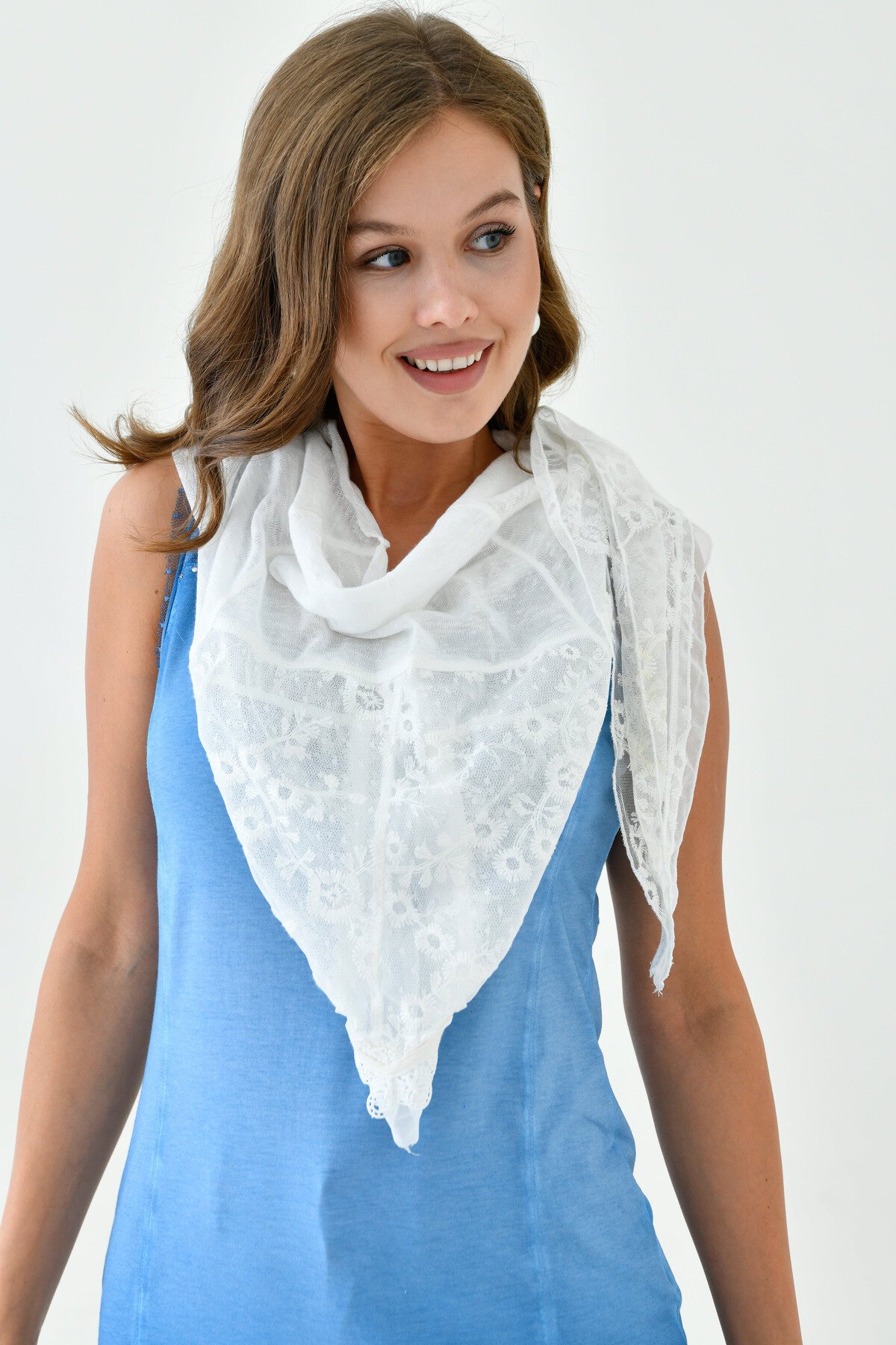 Kadın Dantel ve Örgü İşlemeli Yıkamalı Spor Şık Dokulu Boyunluk Şal