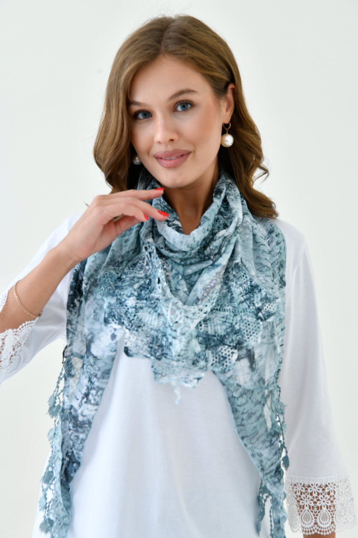 Kadın Dantel ve Örgü İşlemeli Yıkamalı Spor Şık Dokulu Boyunluk Şal