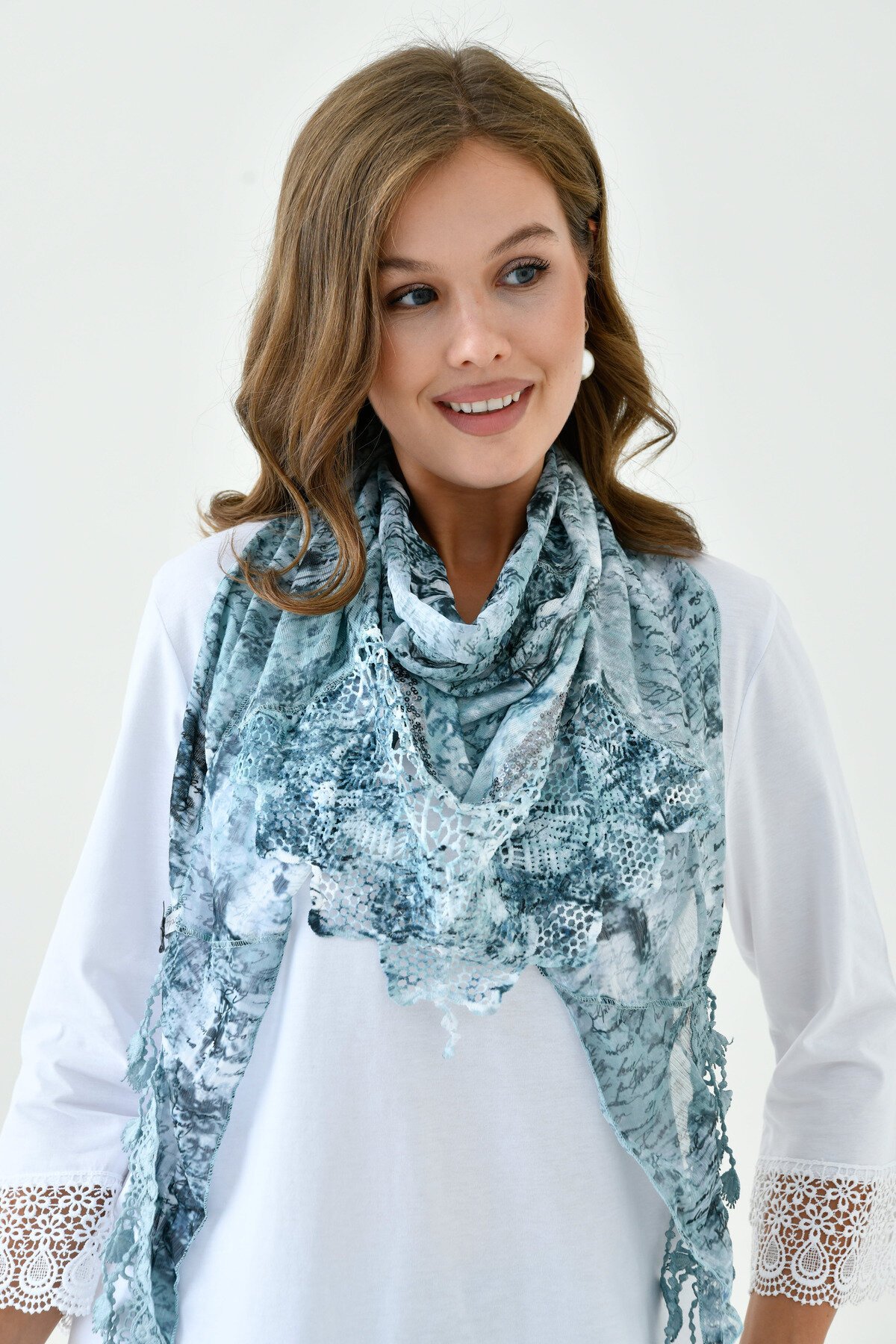 Kadın Dantel ve Örgü İşlemeli Yıkamalı Spor Şık Dokulu Boyunluk Şal