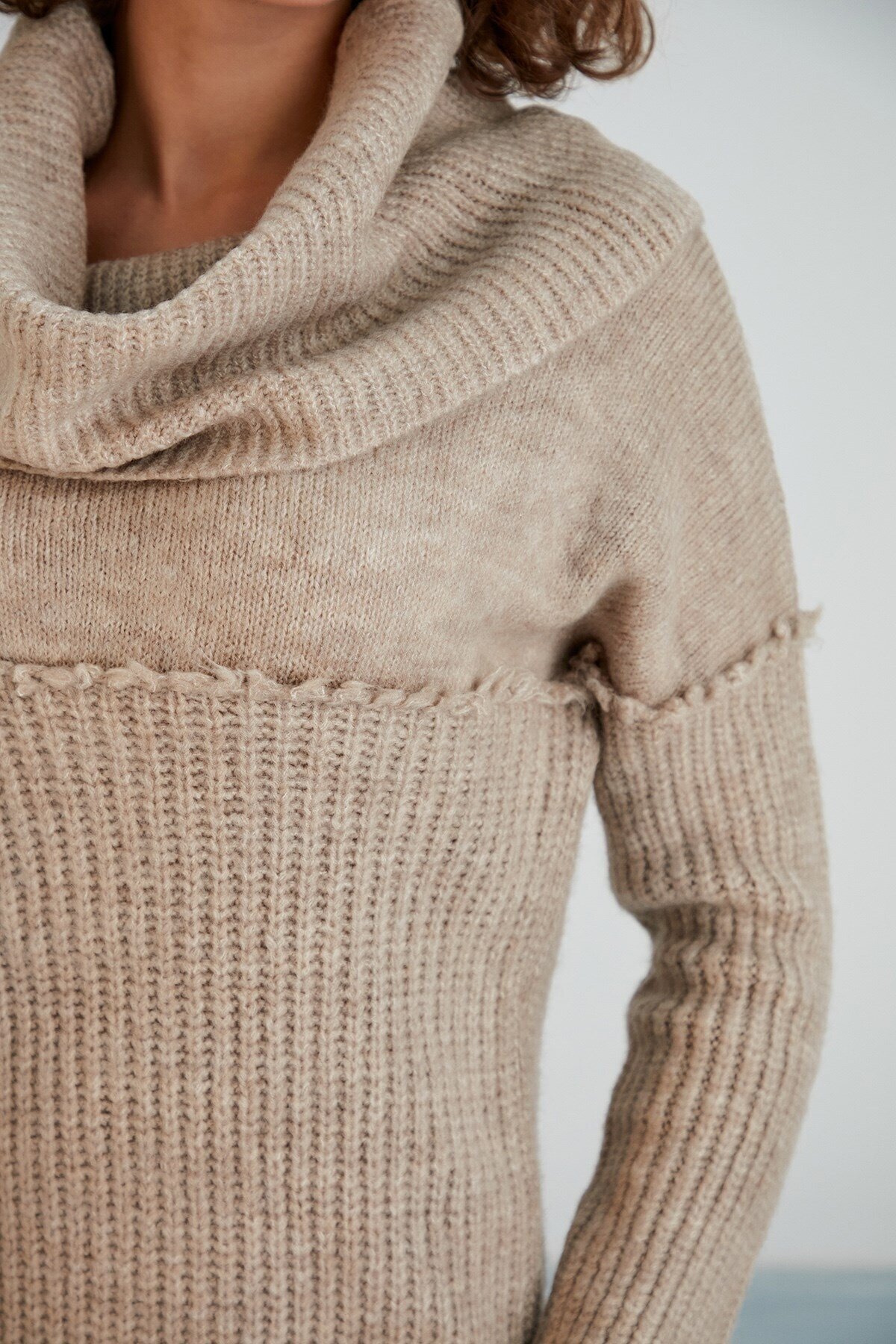 Kadın Degaje Yaka Saçak Detaylı Spor Şık Kahverengi Triko Tunik Bluz