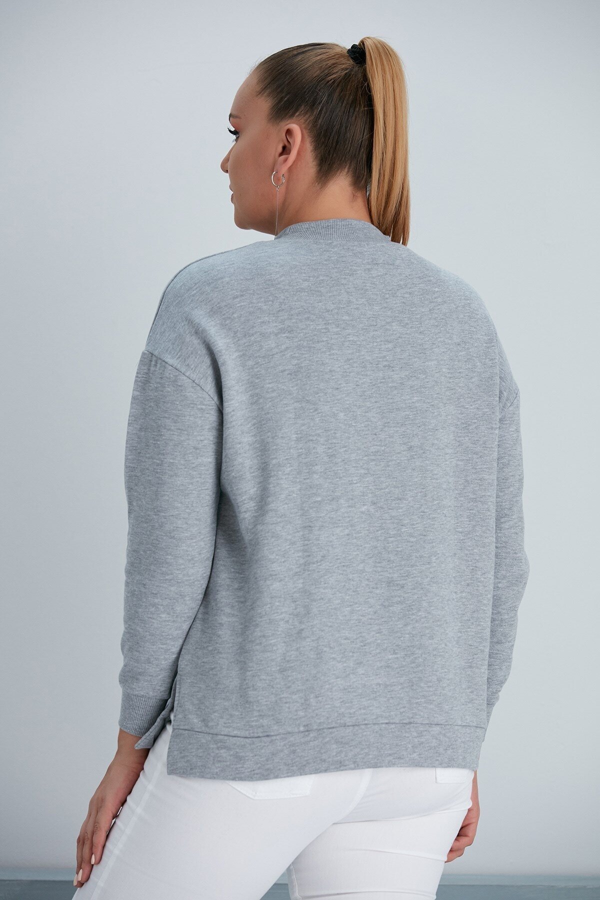 Kadın Gri Asimetrik Kesim Büyük Beden Sweatshirt