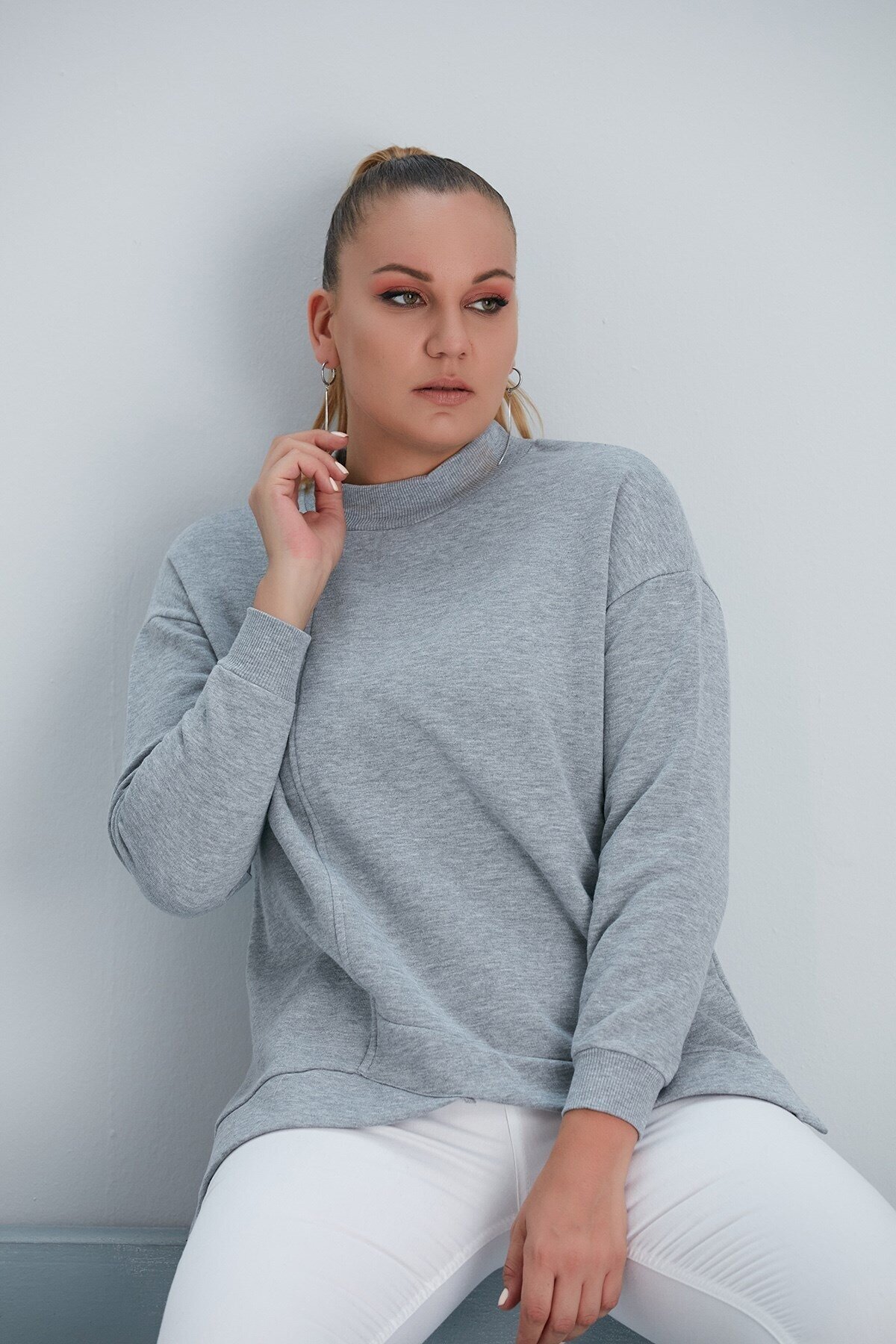 Kadın Gri Asimetrik Kesim Büyük Beden Sweatshirt
