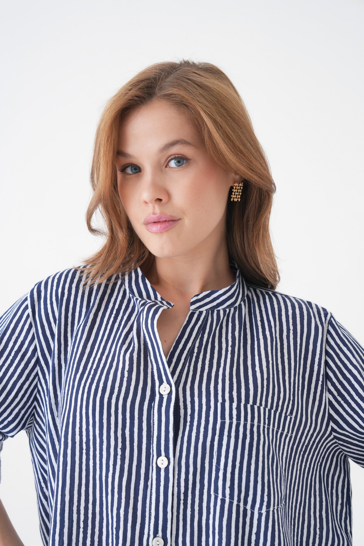 Kadın Hakim Yaka Geniş Kalıp Tesettüre Uygun Çizgili Spor Şık Curve Gömlek