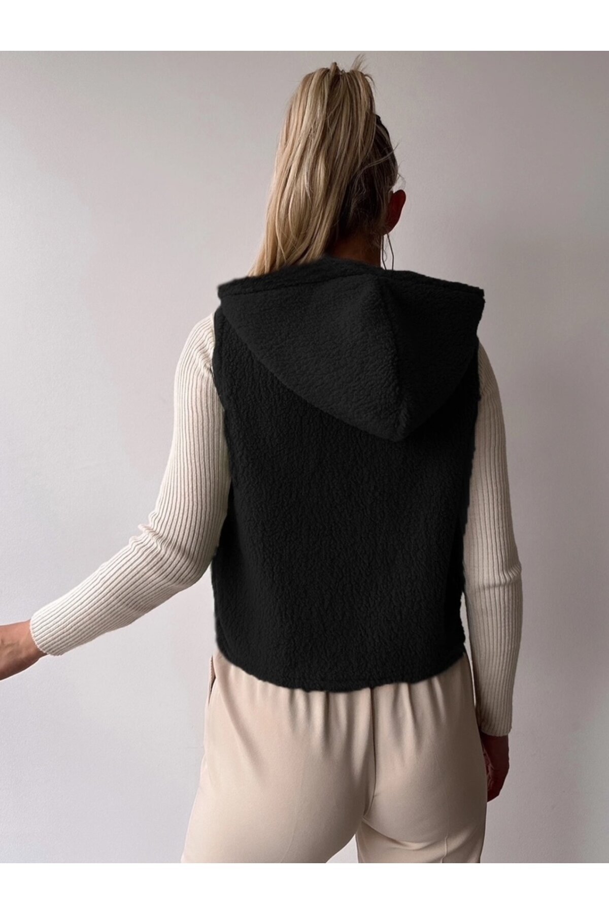 Kadın Kapüşonlu Cepli Tasarım Yaka Spor Şık Peluş Yelek