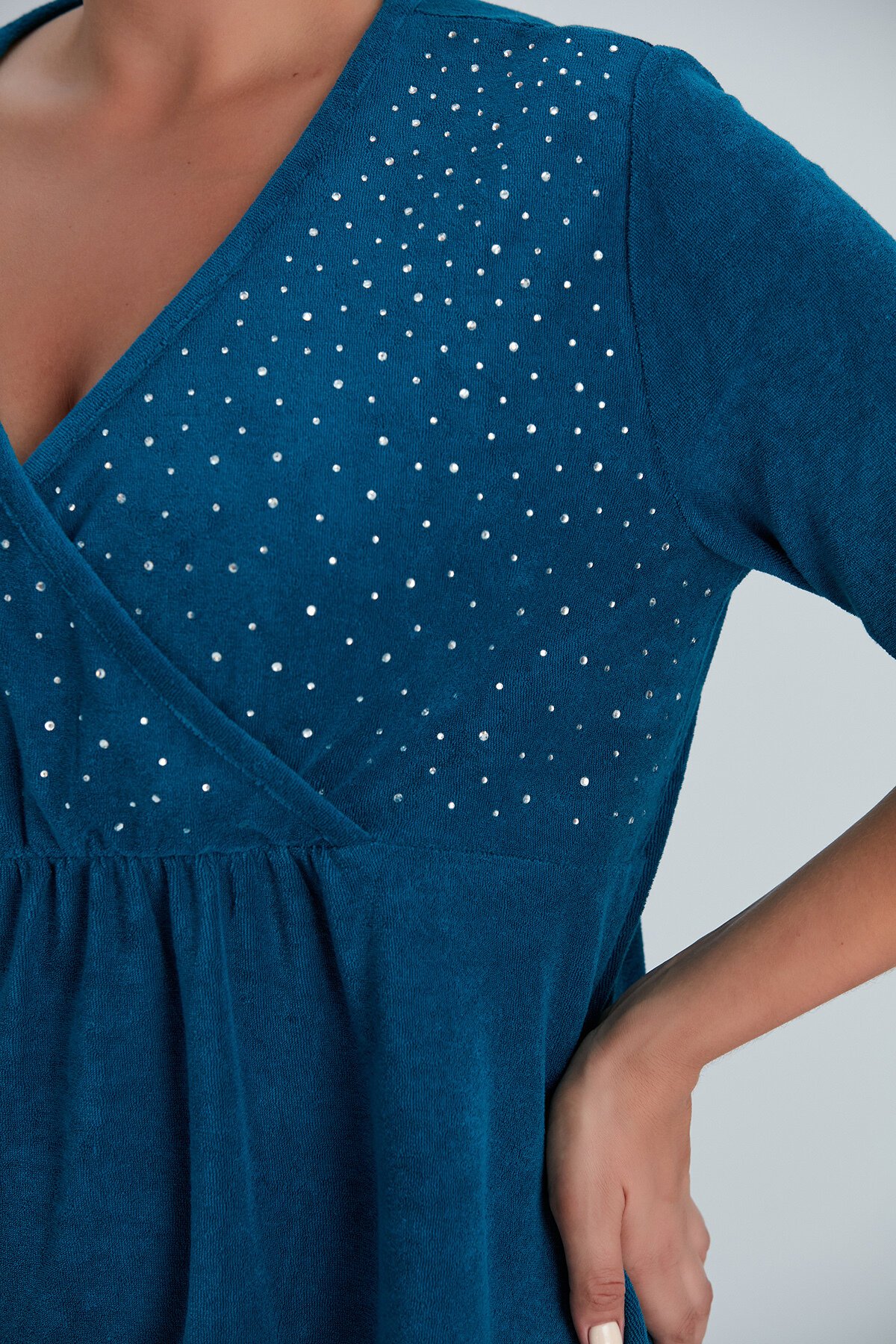 Kadın Kruvaze Yaka Taş Detaylı Uzun Büyük Beden Curve Ev Plaj Havlu Elbisesi