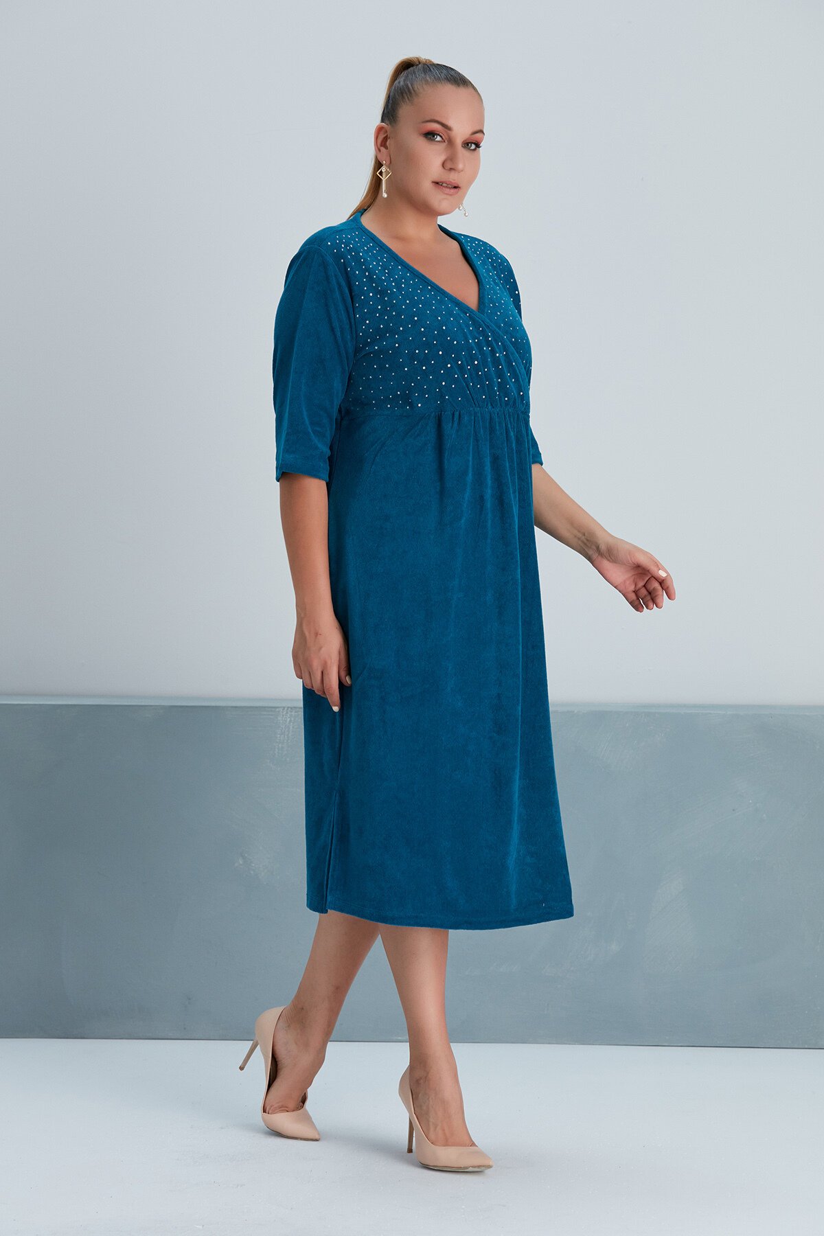 Kadın Kruvaze Yaka Taş Detaylı Uzun Büyük Beden Curve Ev Plaj Havlu Elbisesi