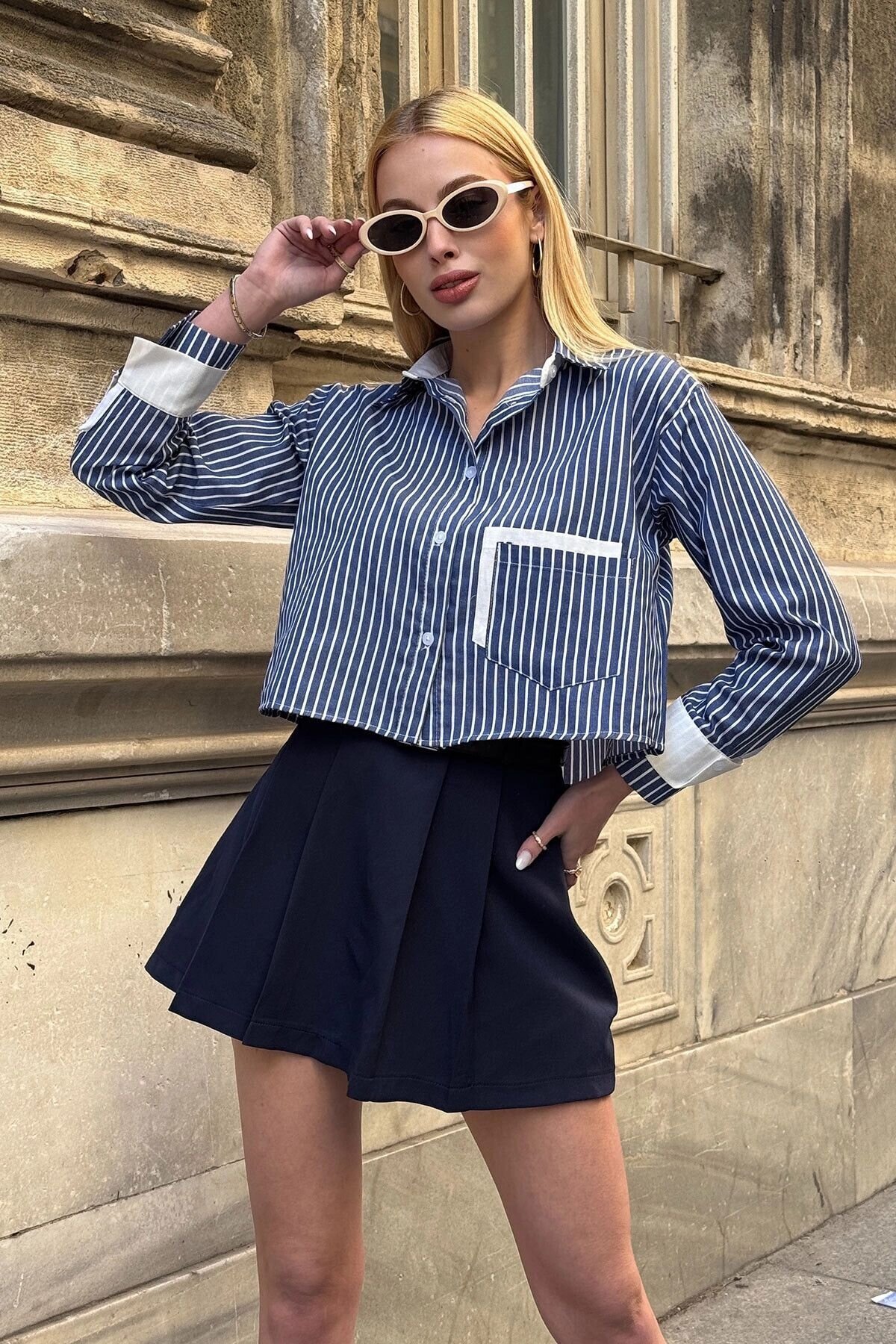 Kadın Özel Tasarım Çizgi Garni Crop Boy Uzun Kol Çift Manşetli Bluz Kısa Gömlek