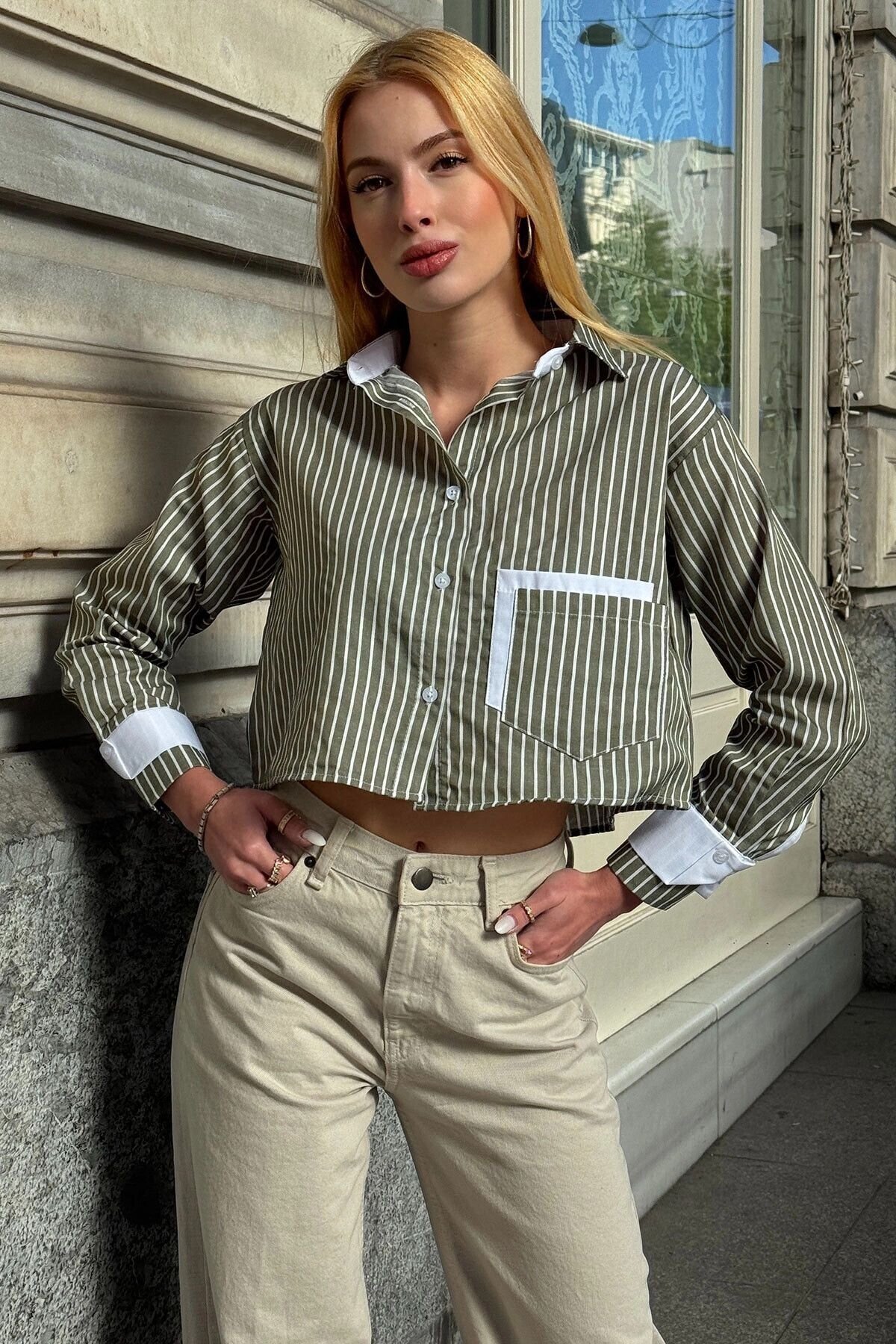 Kadın Özel Tasarım Çizgi Garni Crop Boy Uzun Kol Çift Manşetli Bluz Kısa Gömlek