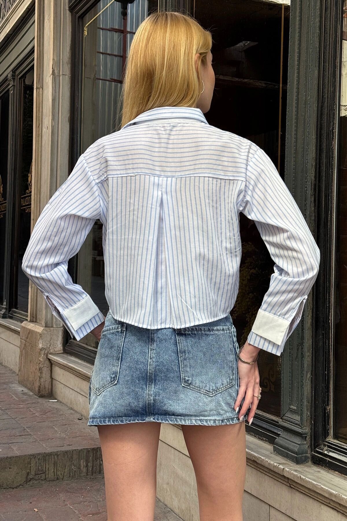 Kadın Özel Tasarım Çizgi Garni Crop Boy Uzun Kol Çift Manşetli Bluz Kısa Gömlek