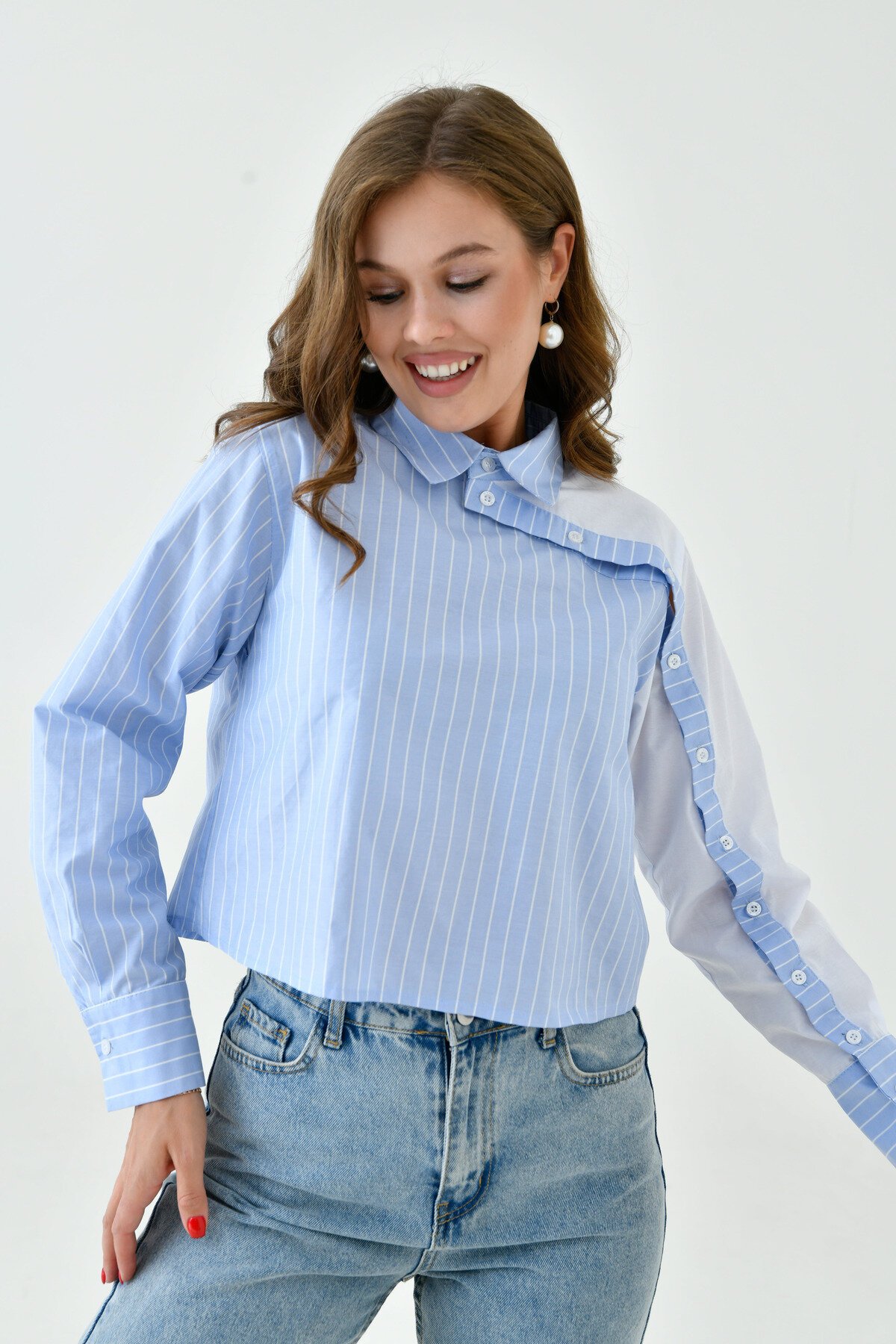 Kadın Özel Tasarım Yaka Kol Düğmeli Çizgi Garnili Crop Boy Bluz Gömlek
