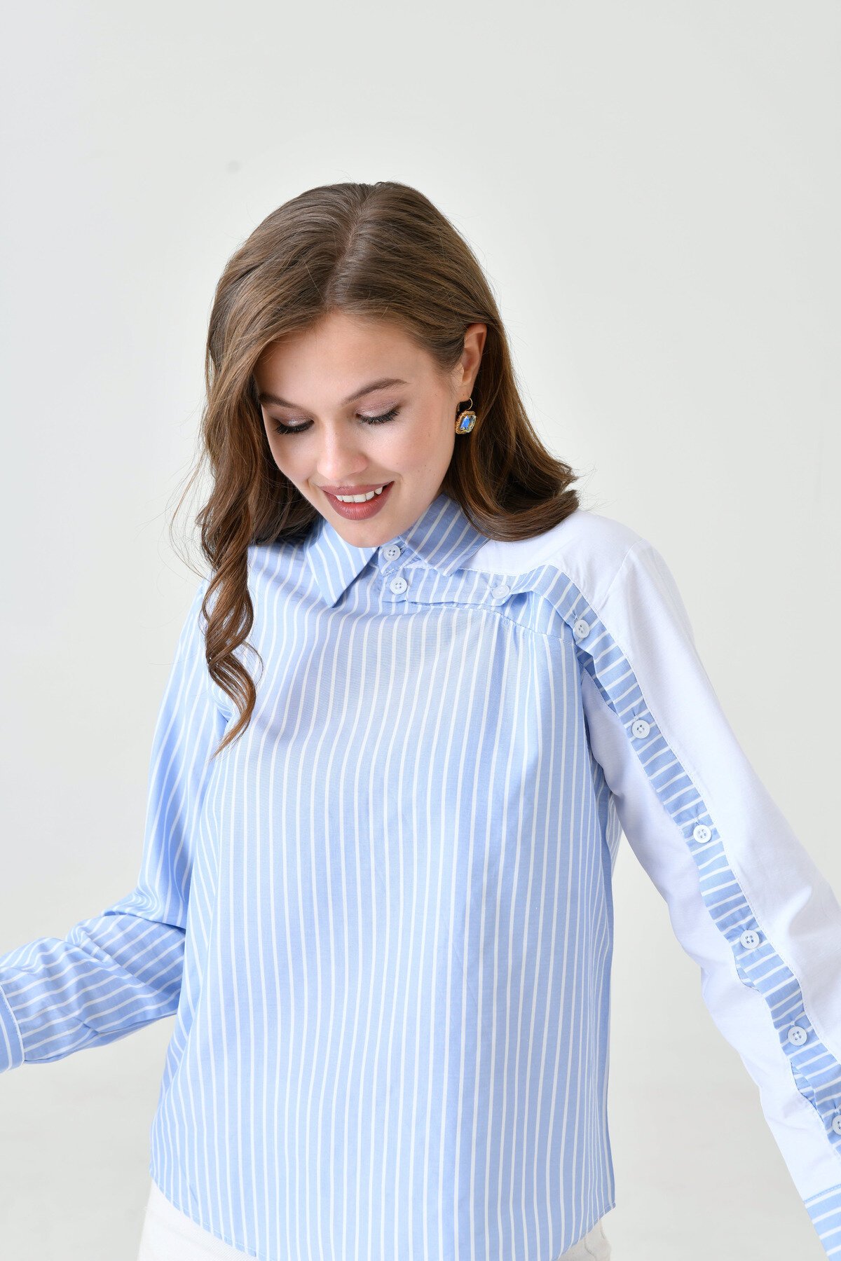 Kadın Özel Tasarım Yaka Kol Düğmeli Çizgi Garnili Tesettüre Uygun Bluz Gömlek