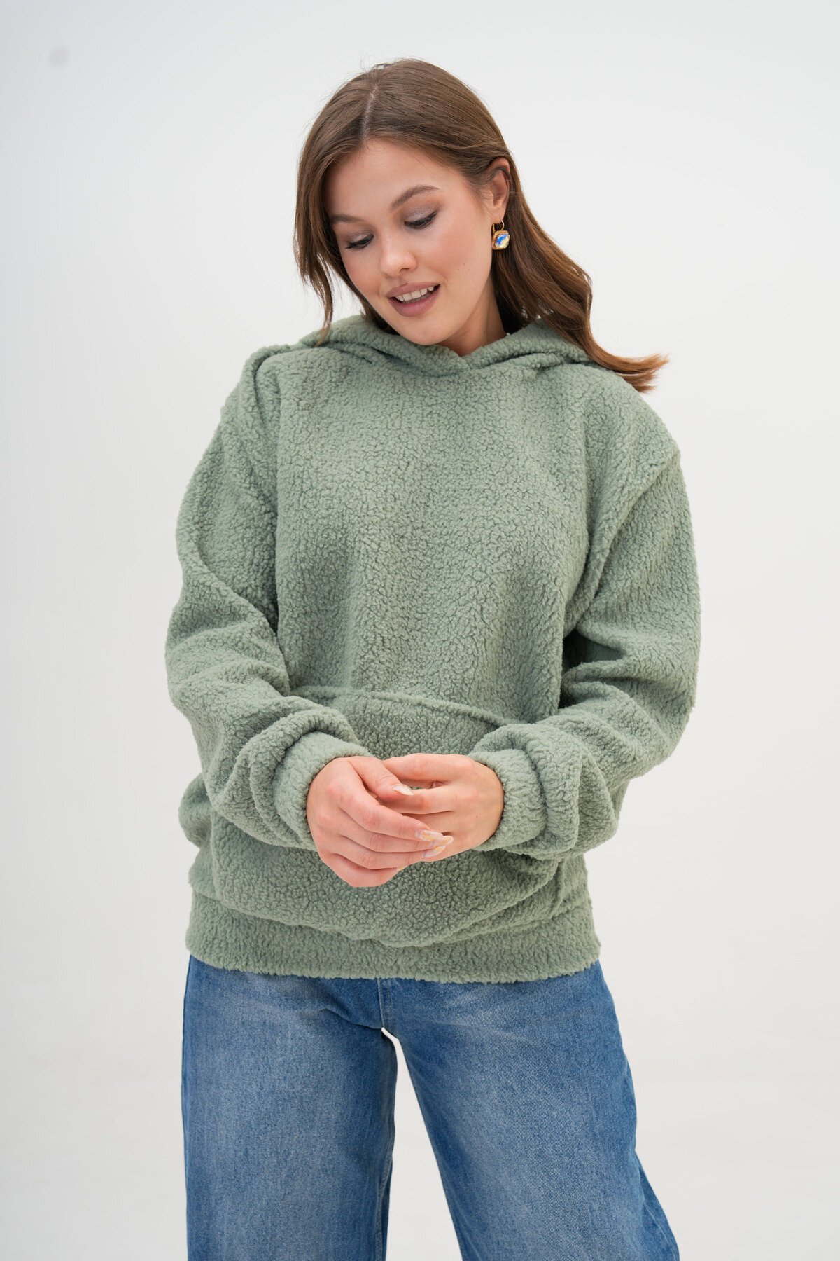 Kadın Peluş Kumoş Kanguru Cepli Kapüşonlu Rahat Kalıp Standart Sweatshirt