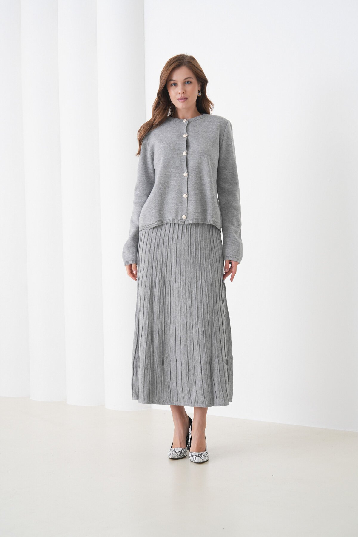 Kadın Pileli Etek Kazağı Düğmeli Tesettüre Uygun Örgü Triko Etekli Ceket Takım