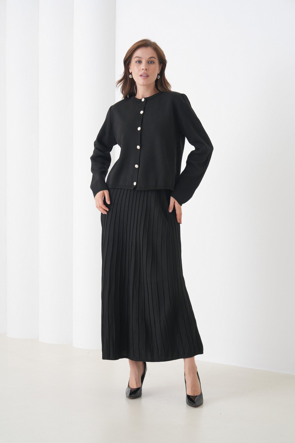 Kadın Pileli Etek Kazağı Düğmeli Tesettüre Uygun Örgü Triko Etekli Ceket Takım