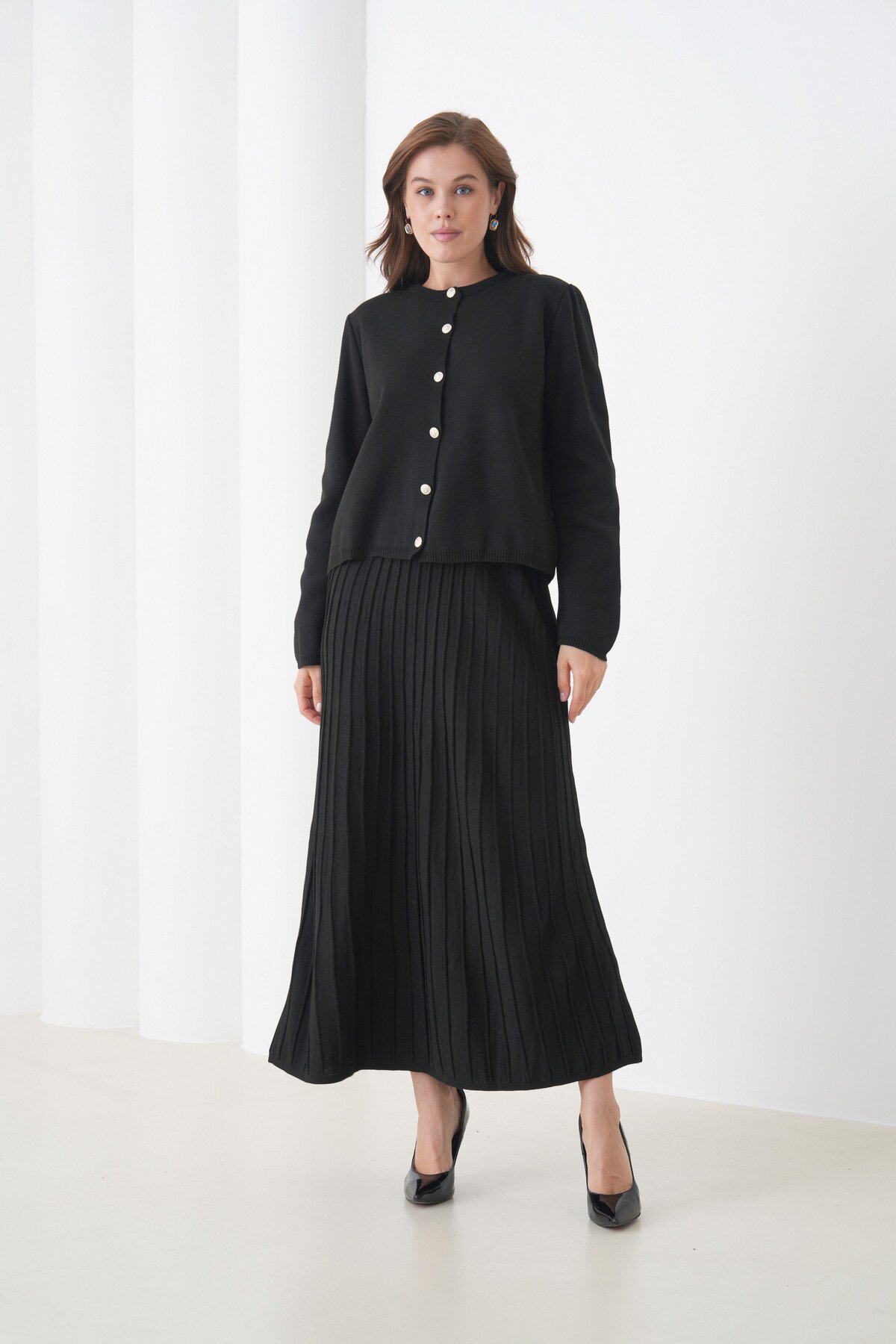 Kadın Pileli Etek Kazağı Düğmeli Tesettüre Uygun Örgü Triko Etekli Ceket Takım