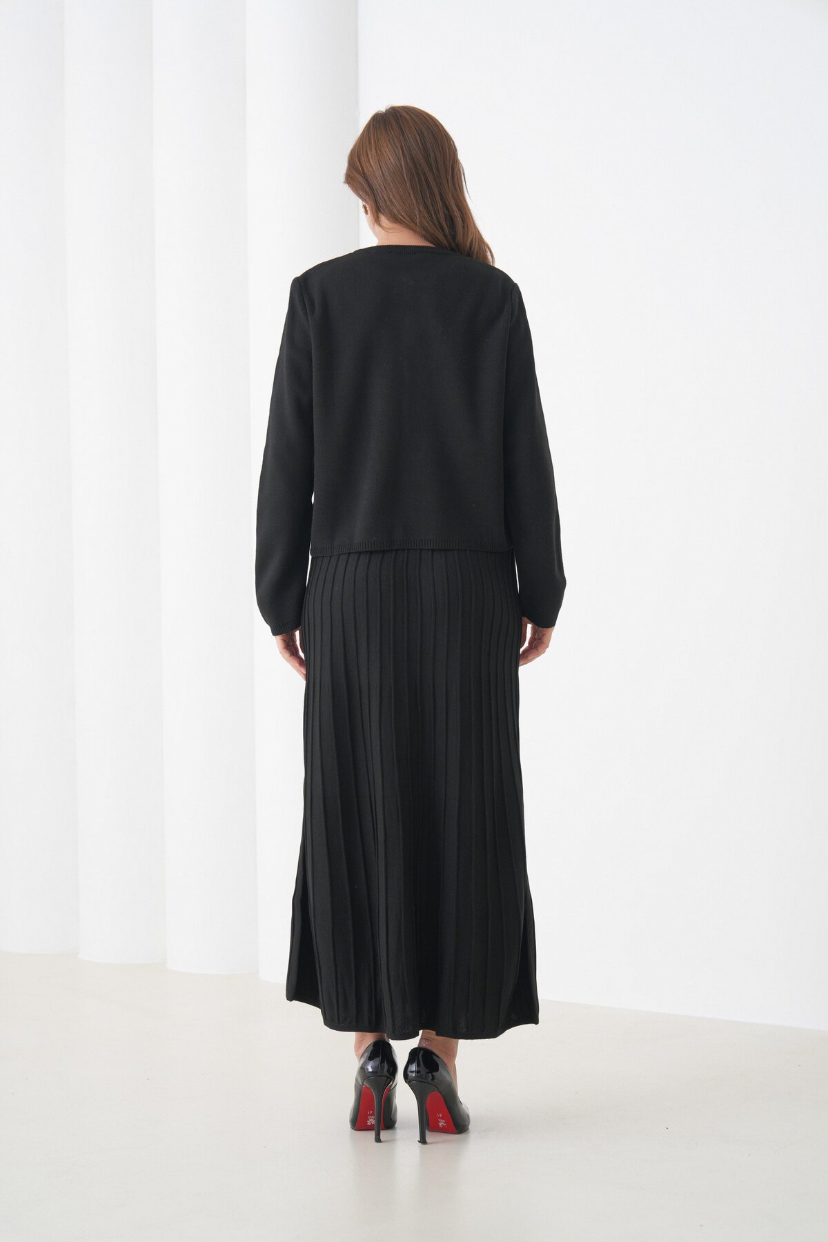 Kadın Pileli Etek Kazağı Düğmeli Tesettüre Uygun Örgü Triko Etekli Ceket Takım