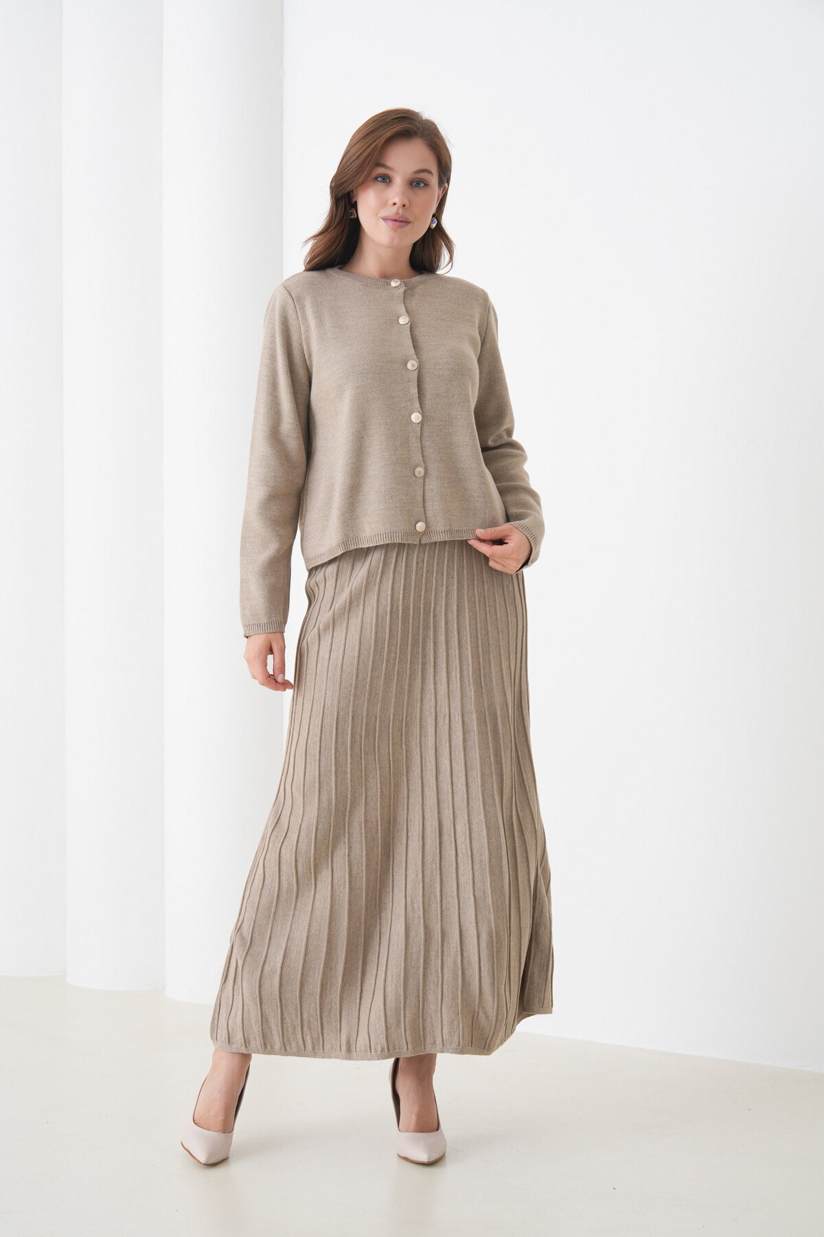 Kadın Pileli Etek Kazağı Düğmeli Tesettüre Uygun Örgü Triko Etekli Ceket Takım