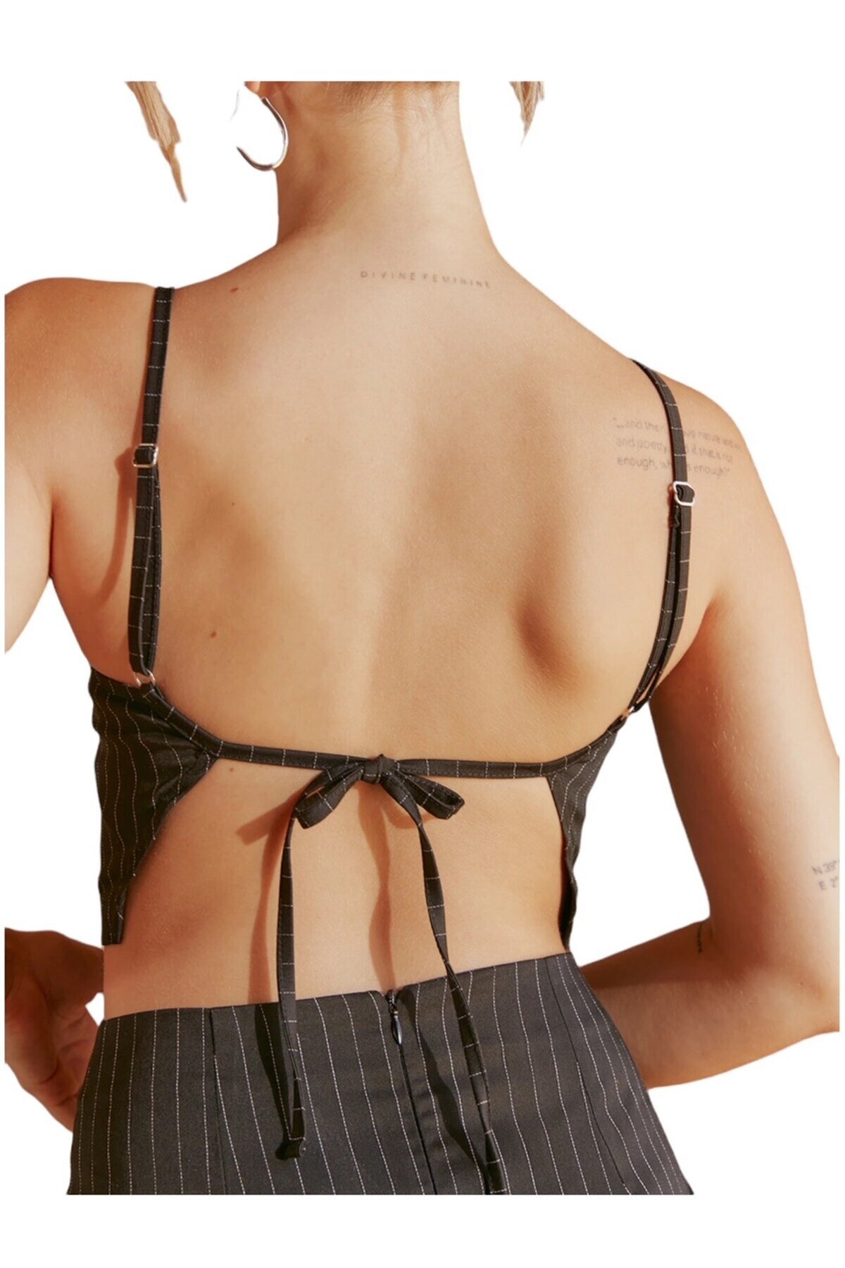 Kadın Sırtı Açık Çizgili Spor Şık Croptop Büstiyer Bluz