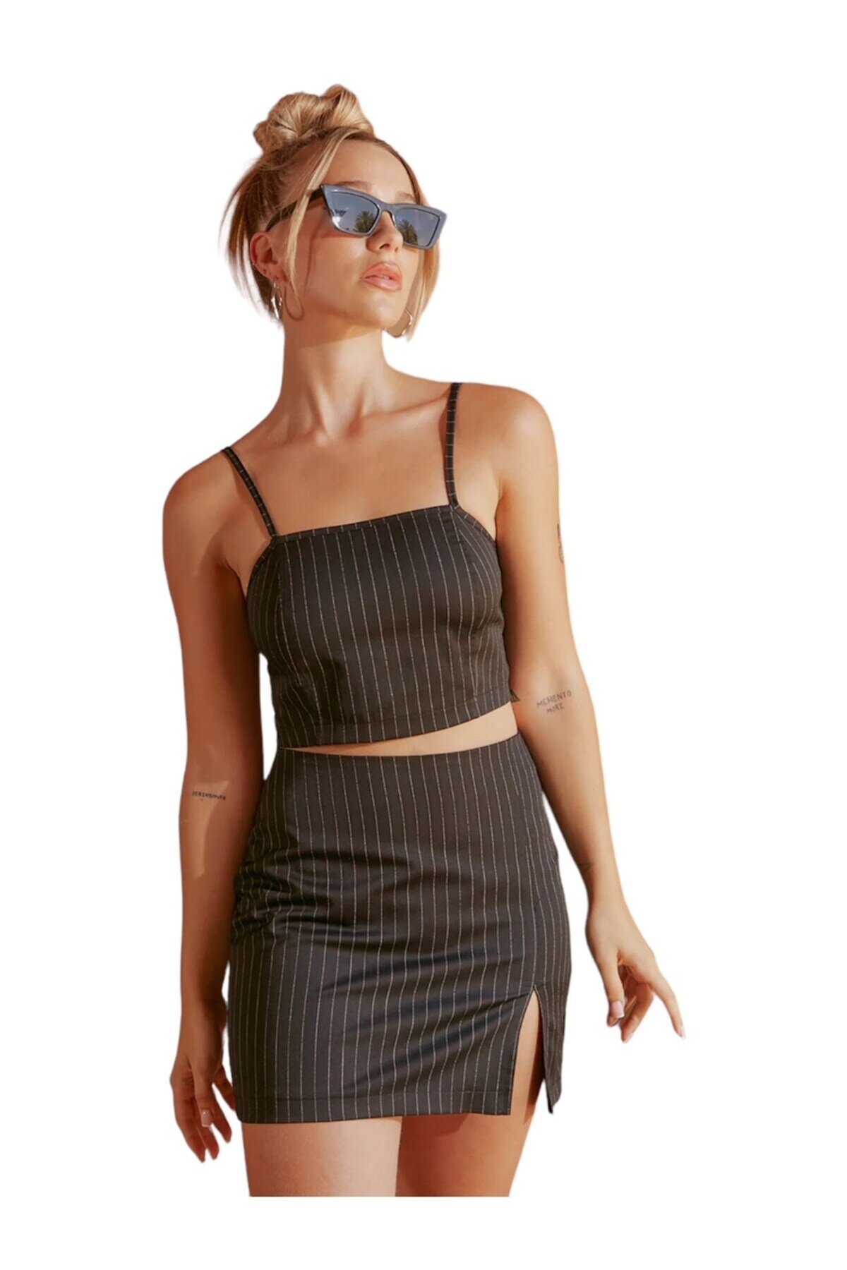 Kadın Sırtı Açık Çizgili Spor Şık Croptop Büstiyer Bluz