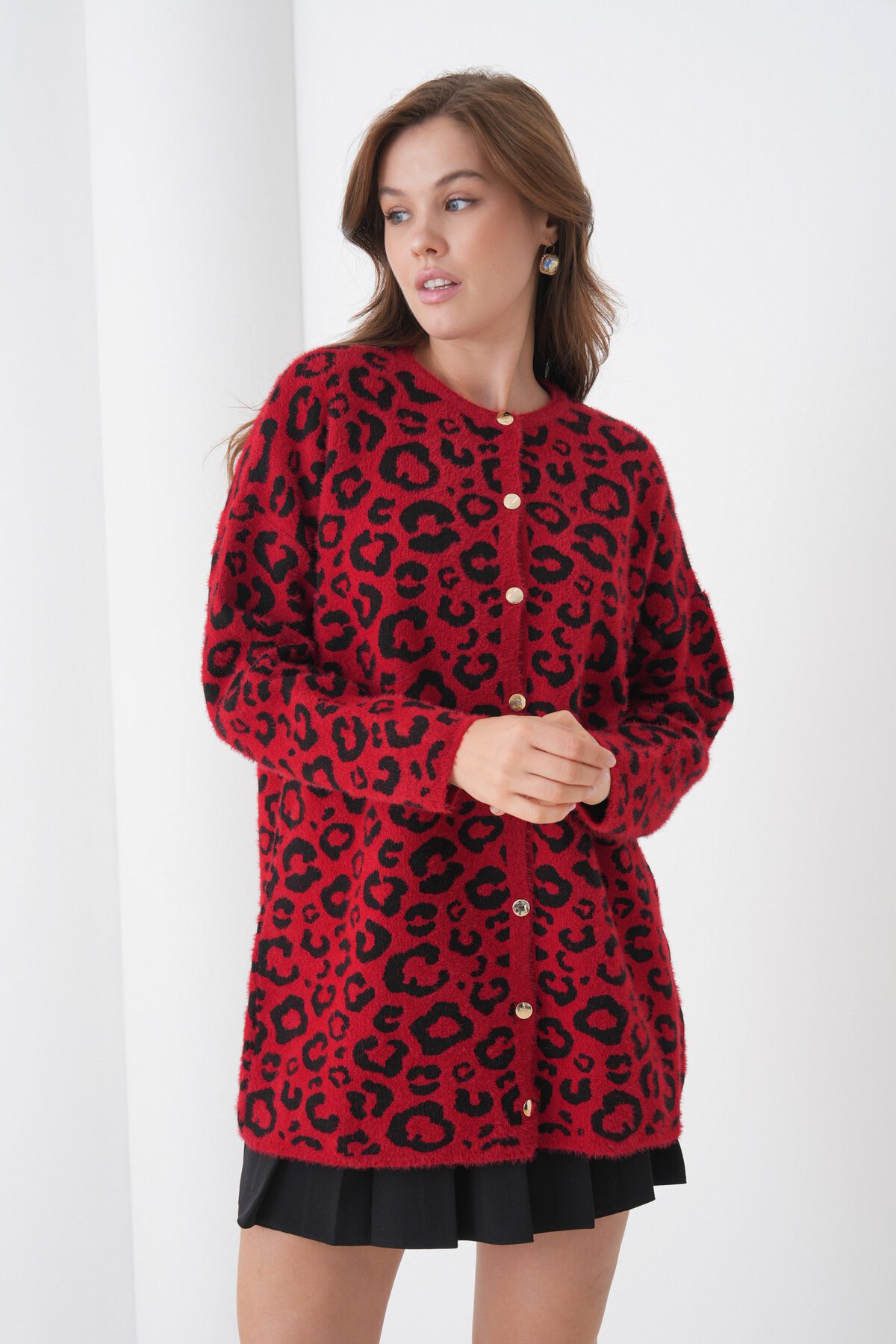 Kadın Tesettüre Uygun Midi Boy Uzun Kol Önden Düğmeli Leopar Desenli Spor Şık Triko Ceket