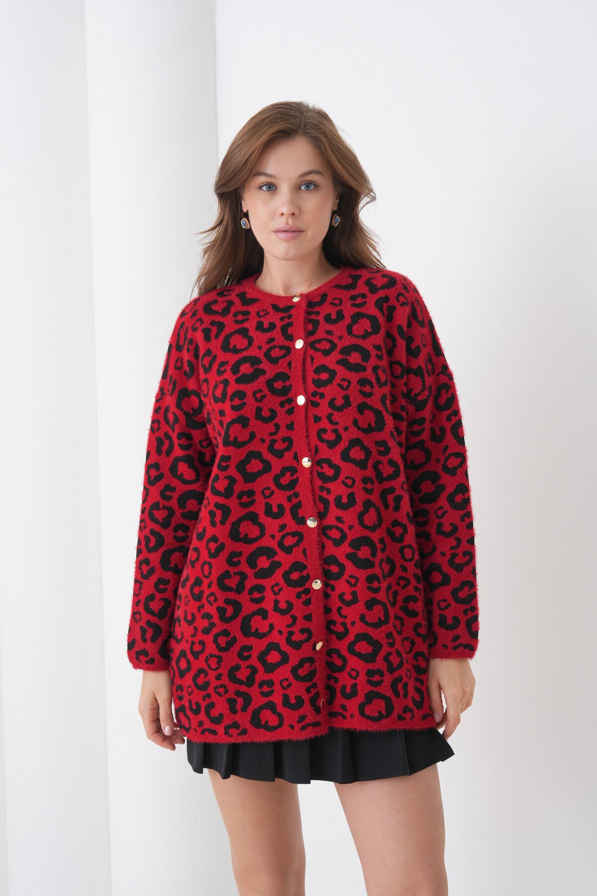 Kadın Tesettüre Uygun Midi Boy Uzun Kol Önden Düğmeli Leopar Desenli Spor Şık Triko Ceket
