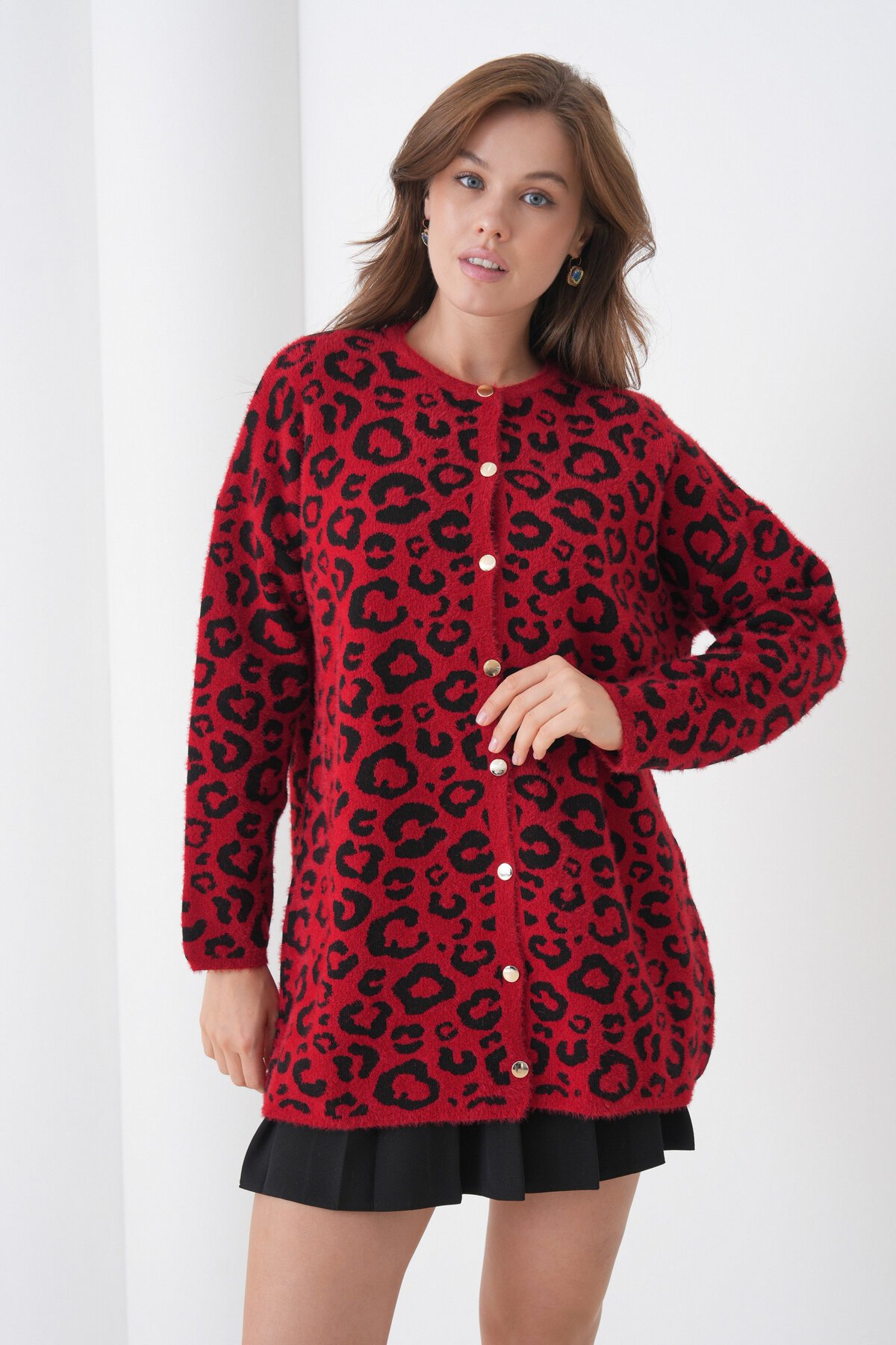 Kadın Tesettüre Uygun Midi Boy Uzun Kol Önden Düğmeli Leopar Desenli Spor Şık Triko Ceket