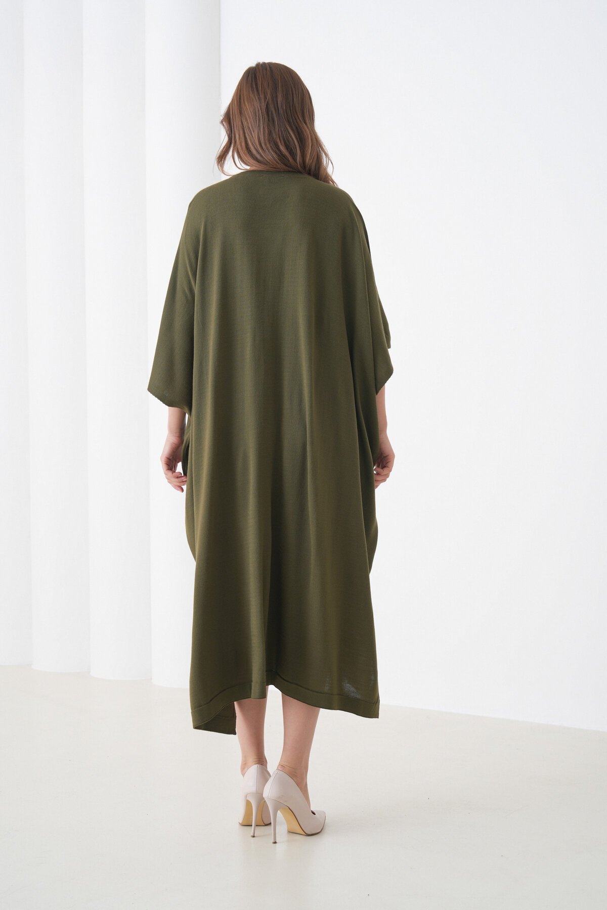 Kadın Tesettüre Uygun Önden Düğmeli Asimetrik Kesim Yarasa Kol Şık Geniş Kalıp Panço Ceket