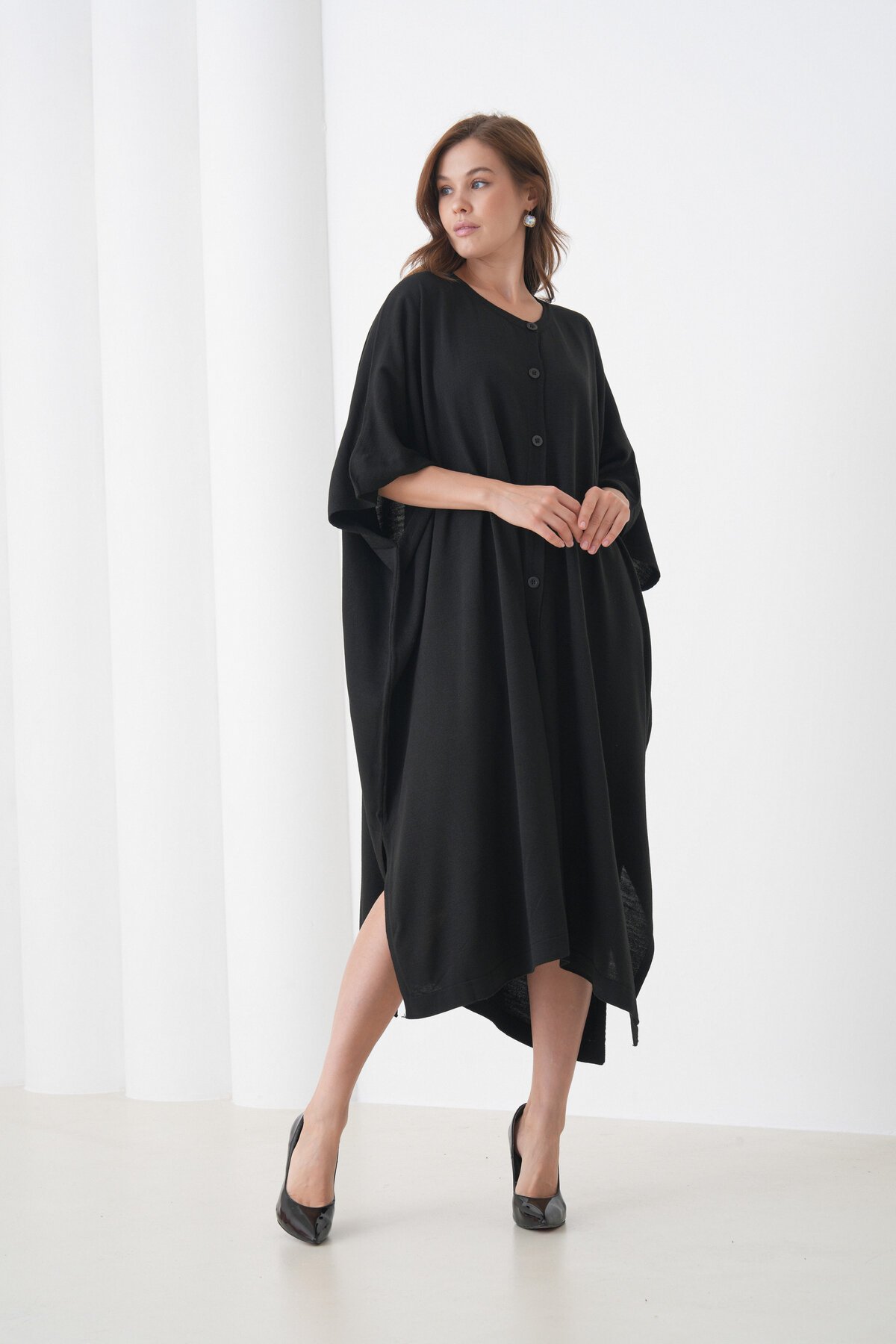 Kadın Tesettüre Uygun Önden Düğmeli Asimetrik Kesim Yarasa Kol Şık Geniş Kalıp Panço Ceket