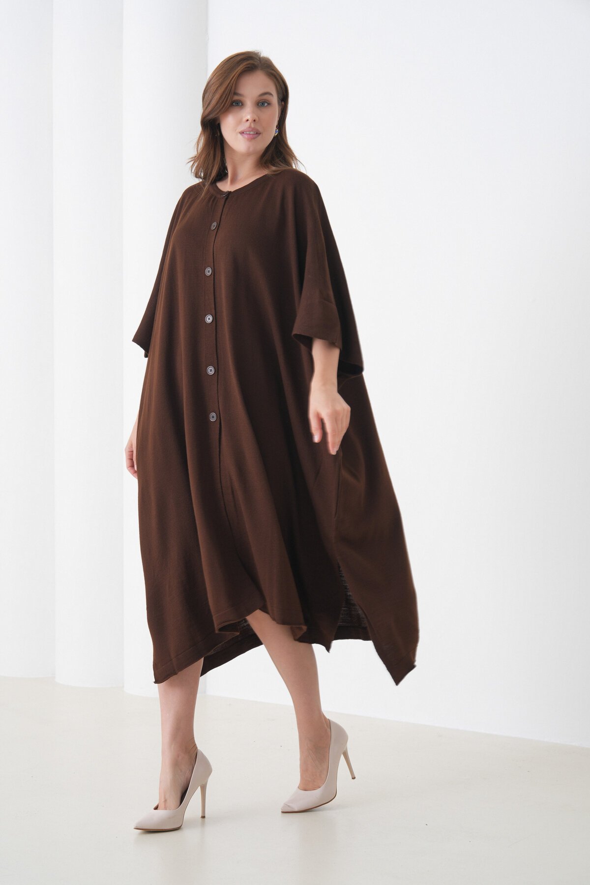 Kadın Tesettüre Uygun Önden Düğmeli Asimetrik Kesim Yarasa Kol Şık Geniş Kalıp Panço Ceket