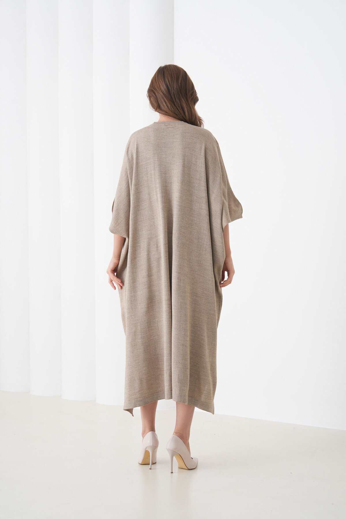 Kadın Tesettüre Uygun Önden Düğmeli Asimetrik Kesim Yarasa Kol Şık Geniş Kalıp Panço Ceket