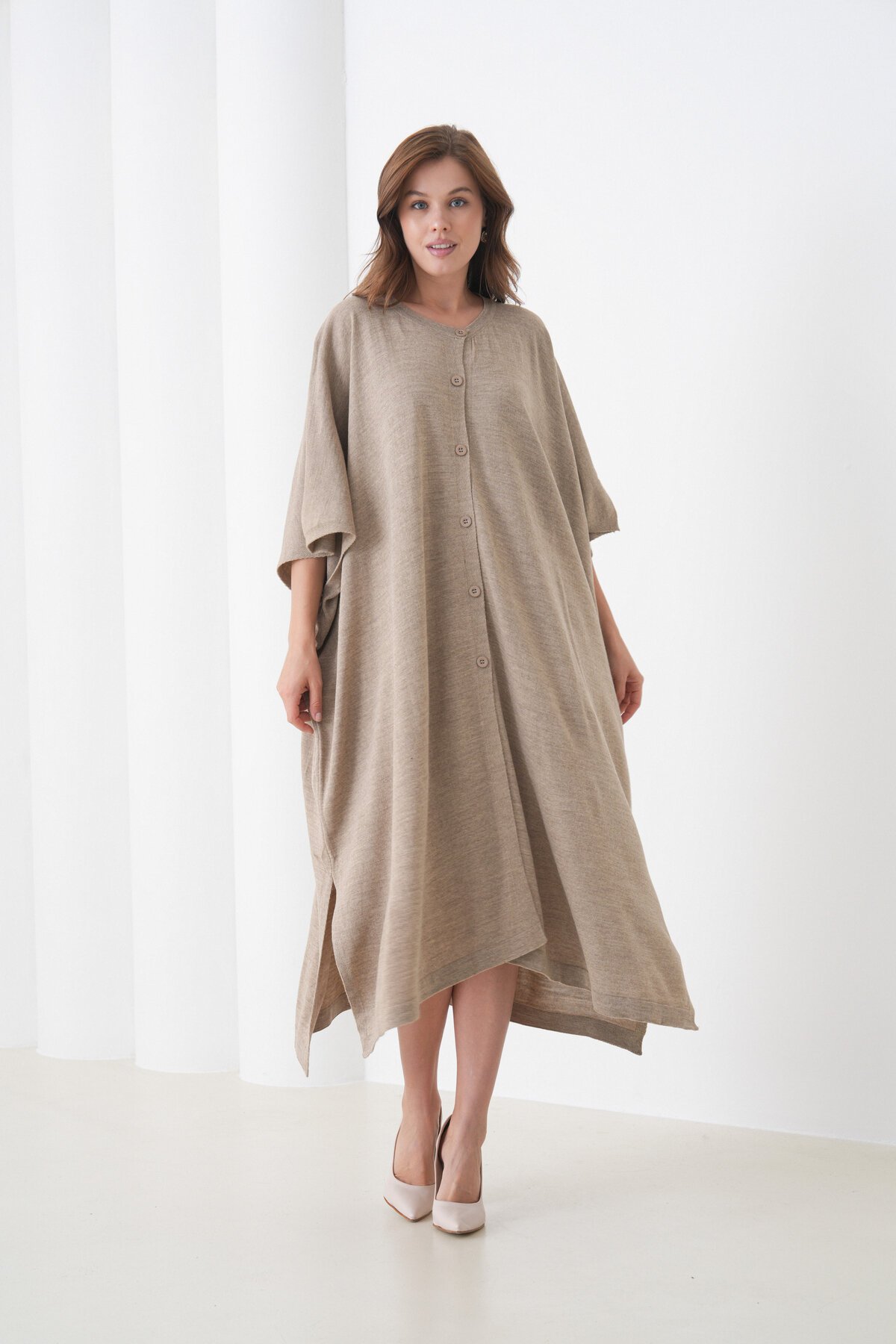 Kadın Tesettüre Uygun Önden Düğmeli Asimetrik Kesim Yarasa Kol Şık Geniş Kalıp Panço Ceket