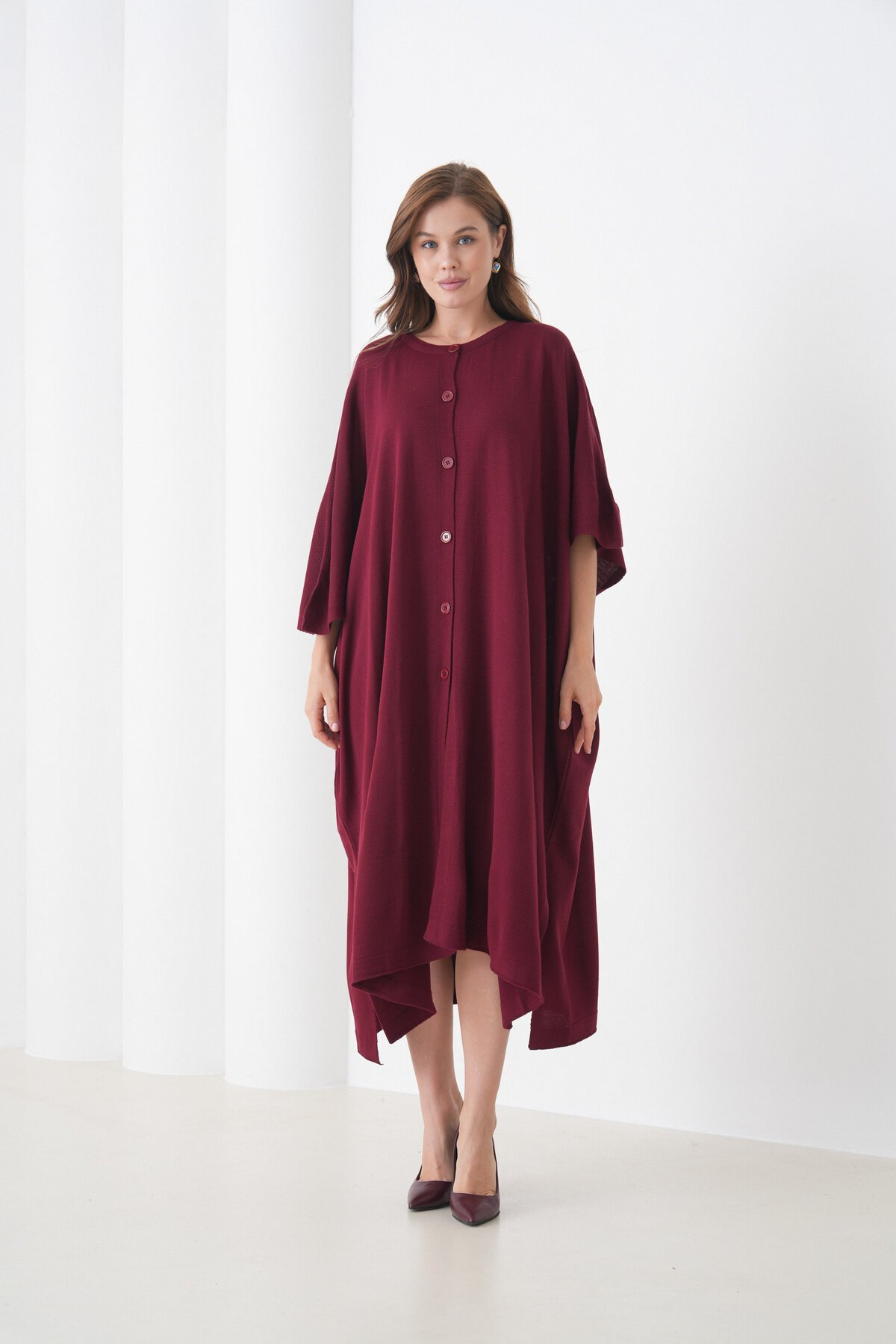 Kadın Tesettüre Uygun Önden Düğmeli Asimetrik Kesim Yarasa Kol Şık Geniş Kalıp Panço Ceket