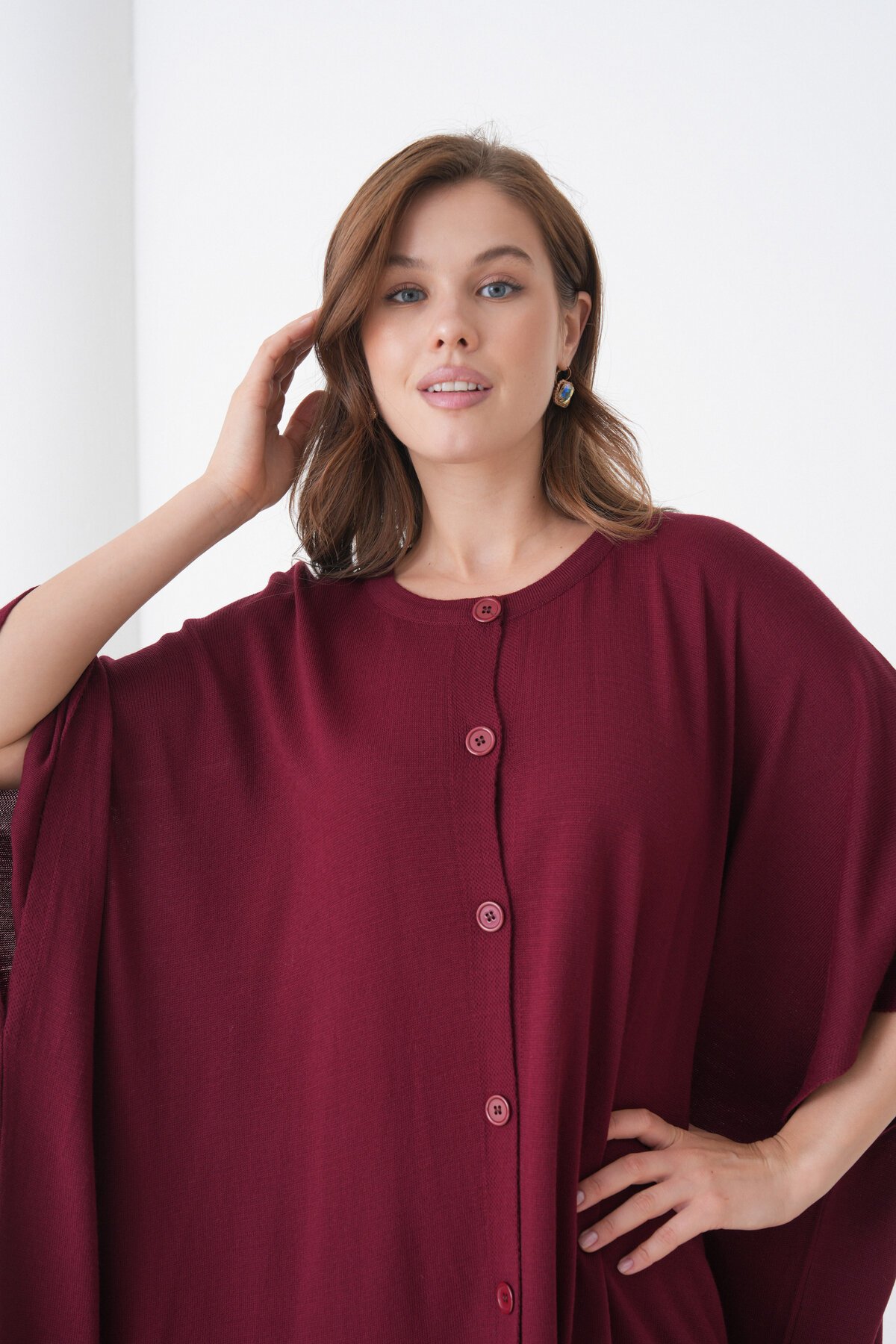 Kadın Tesettüre Uygun Önden Düğmeli Asimetrik Kesim Yarasa Kol Şık Geniş Kalıp Panço Ceket