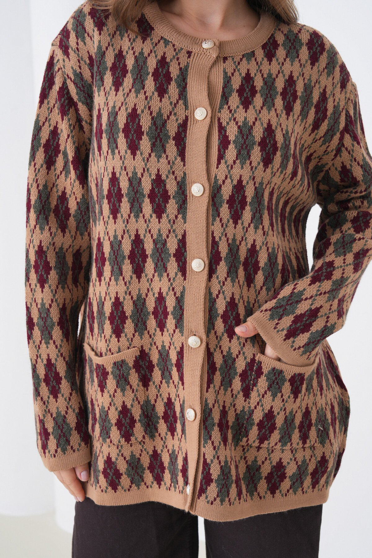 Kadın Tesettüre Uygun Önden Düğmeli CepliUzun Kol Şık Geniş Kalıp Desenli Triko Ceket