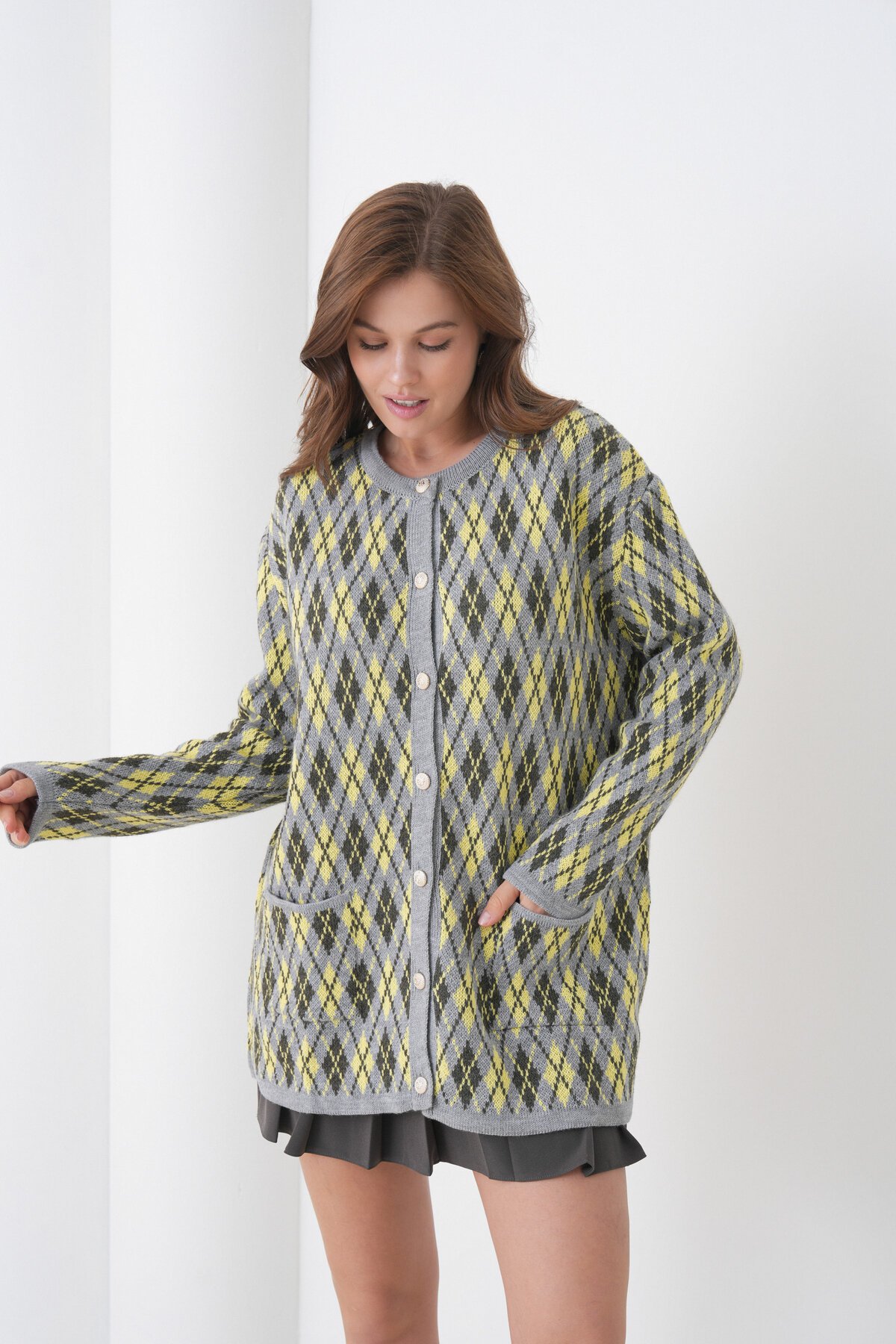 Kadın Tesettüre Uygun Önden Düğmeli CepliUzun Kol Şık Geniş Kalıp Desenli Triko Ceket