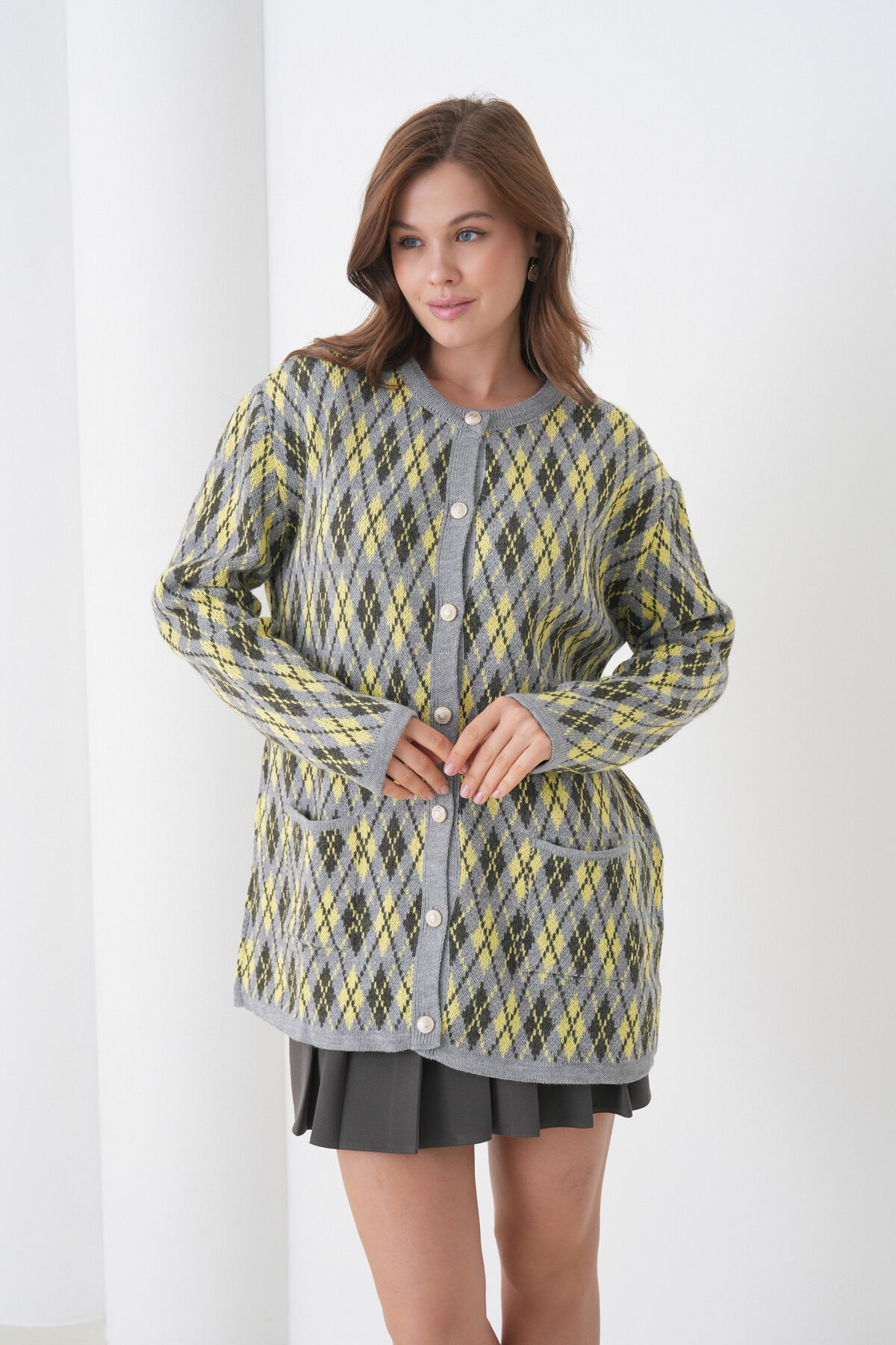 Kadın Tesettüre Uygun Önden Düğmeli CepliUzun Kol Şık Geniş Kalıp Desenli Triko Ceket