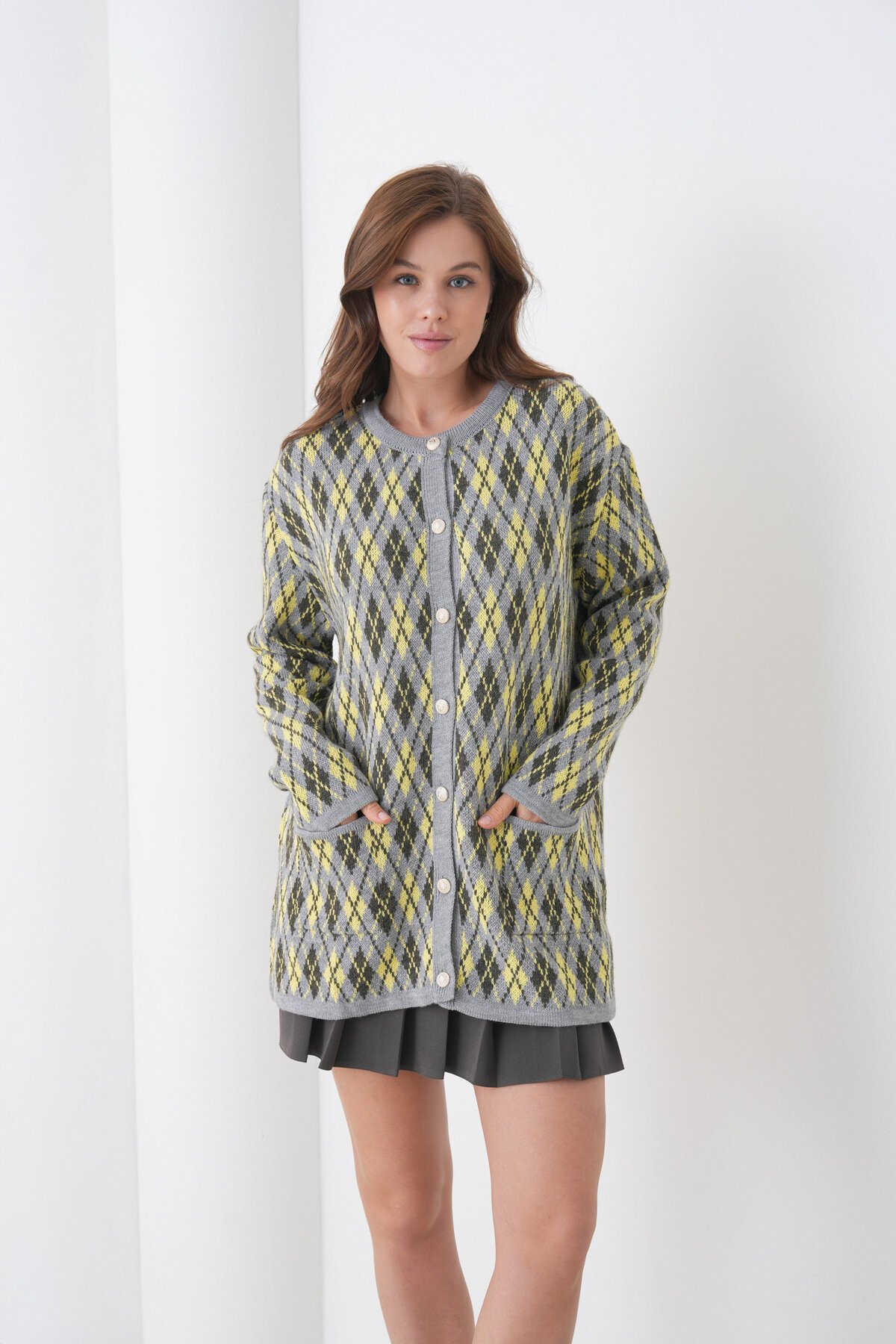 Kadın Tesettüre Uygun Önden Düğmeli CepliUzun Kol Şık Geniş Kalıp Desenli Triko Ceket